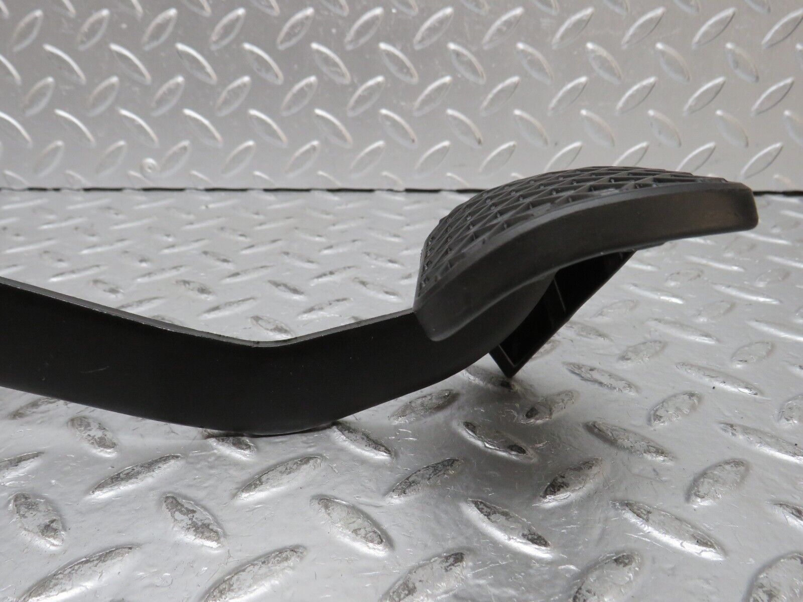 32136 Mercedes-Benz W123 230E Brake Pedal With Rubber 1232910082