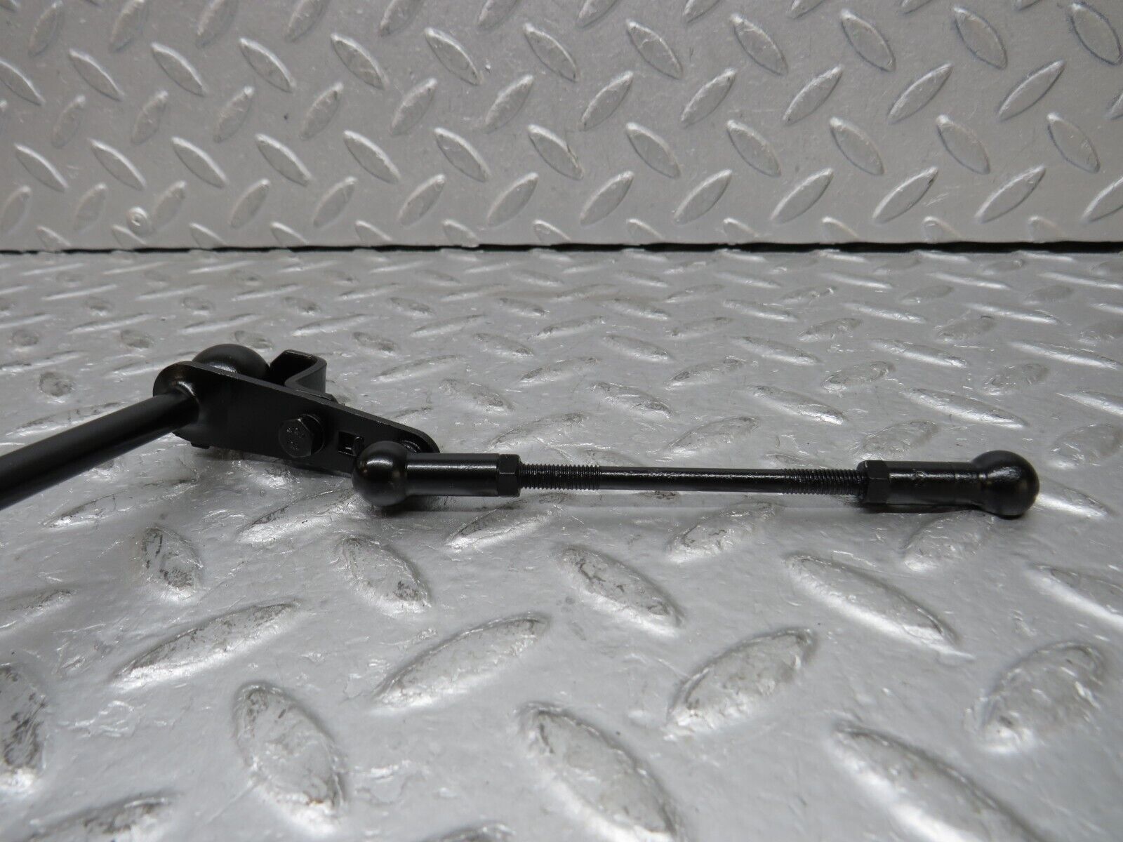 37662 Mercedes-Benz W109 300SEL Throttle Linkage