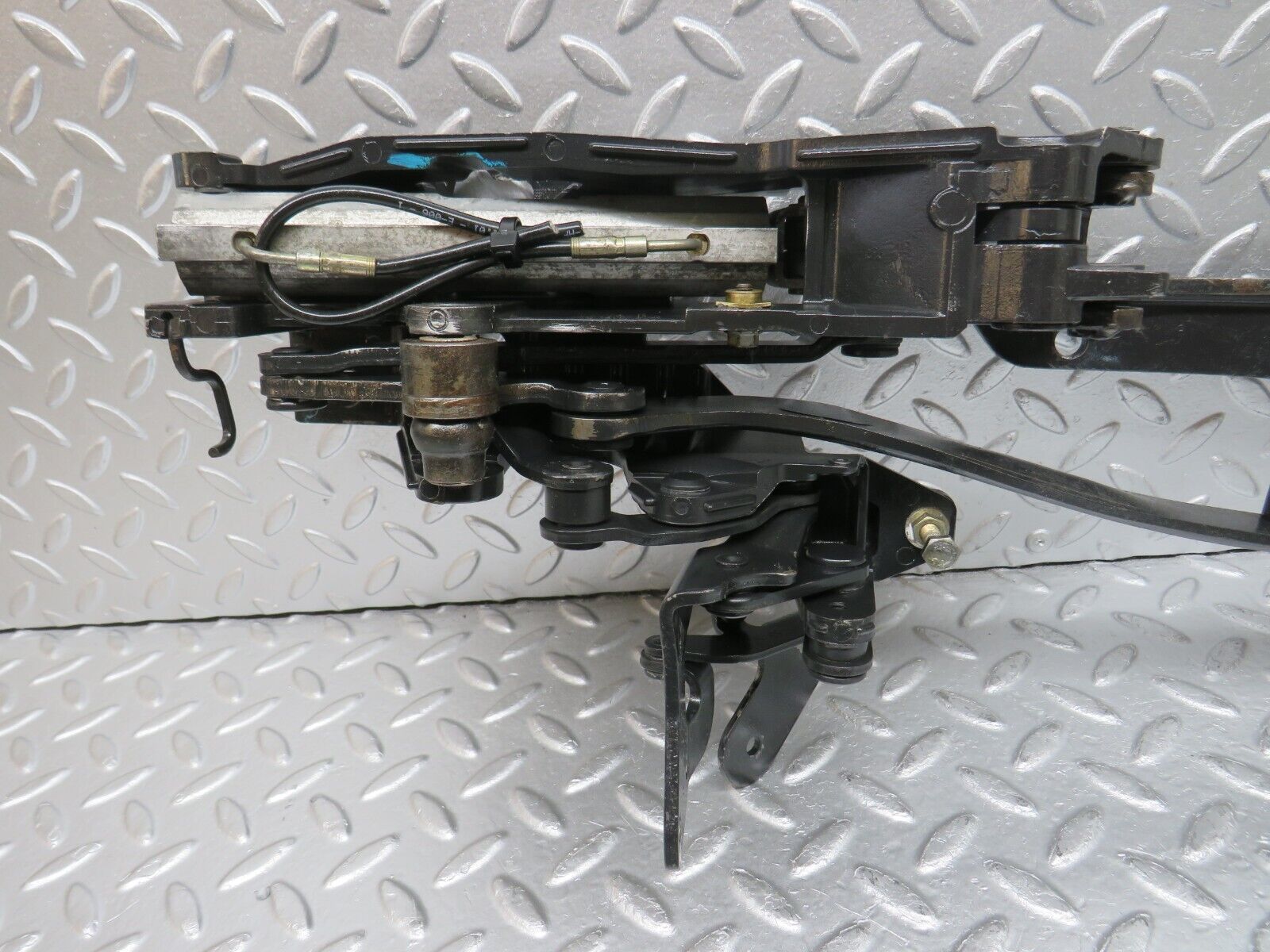 33200 Mercedes-Benz R170 Hardtop Rear Right Folding Hinge Mechanism 100348000