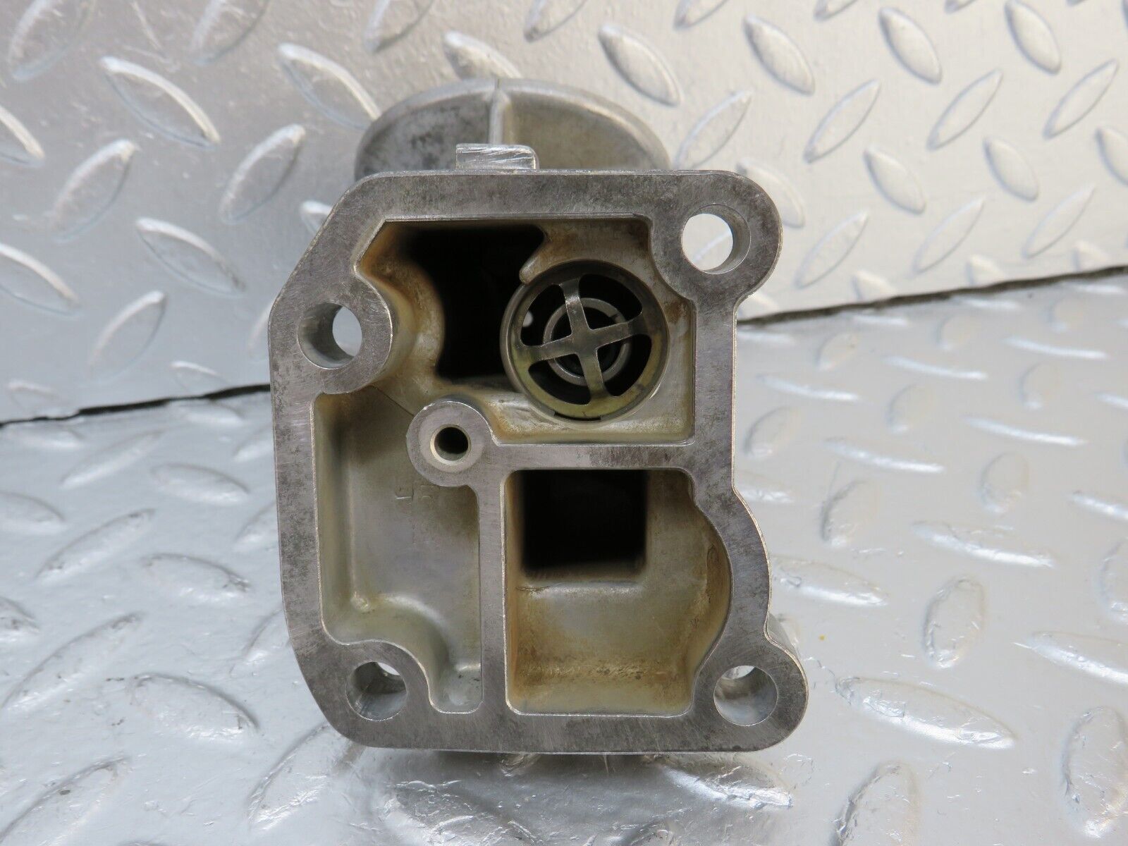 33713 Mercedes-Benz W201 190E 2.0L Oil Filter Housing 1021800038