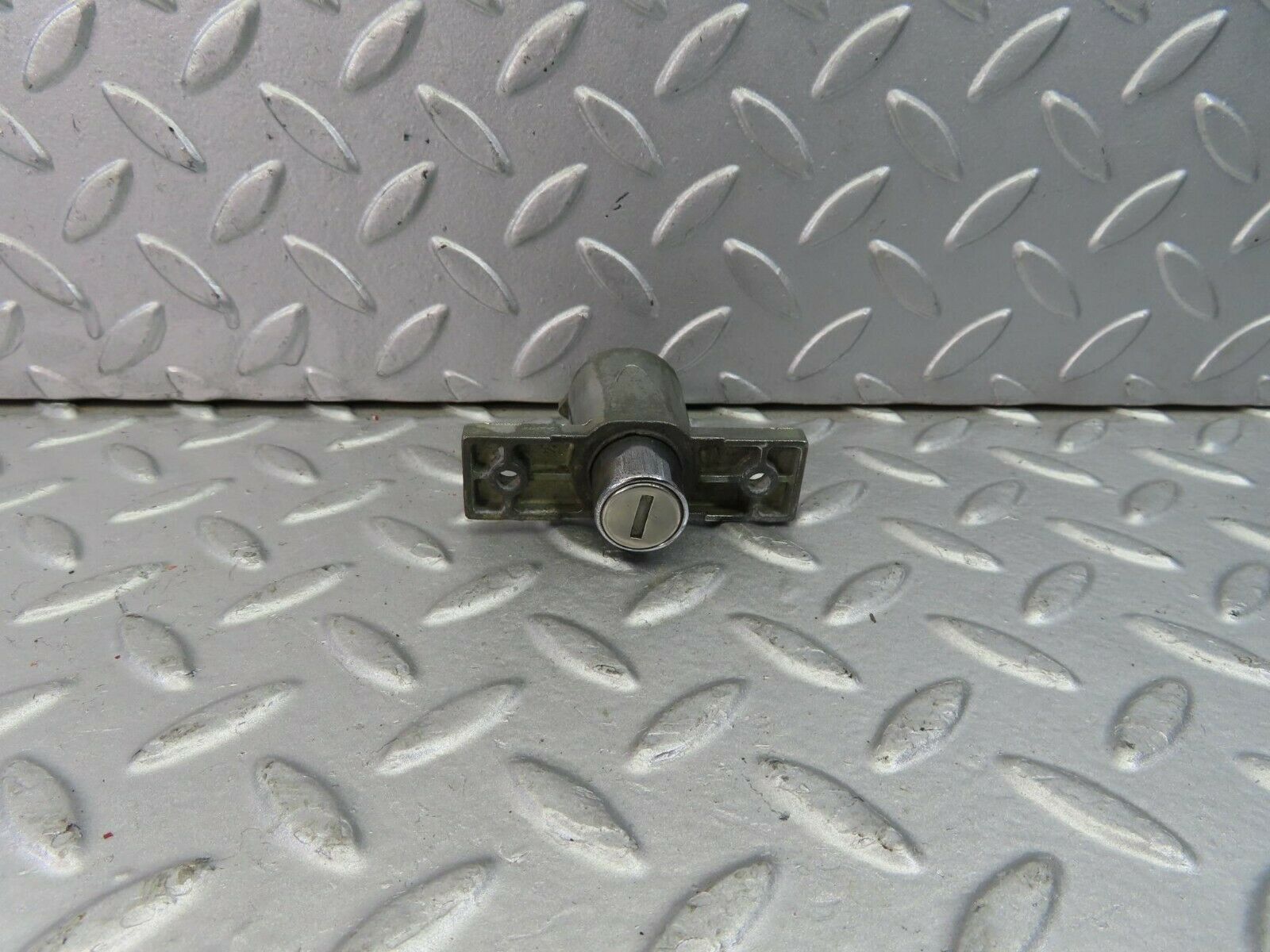 8996 Mercedes-Benz W115 Trunk Lock No Key 1157500091