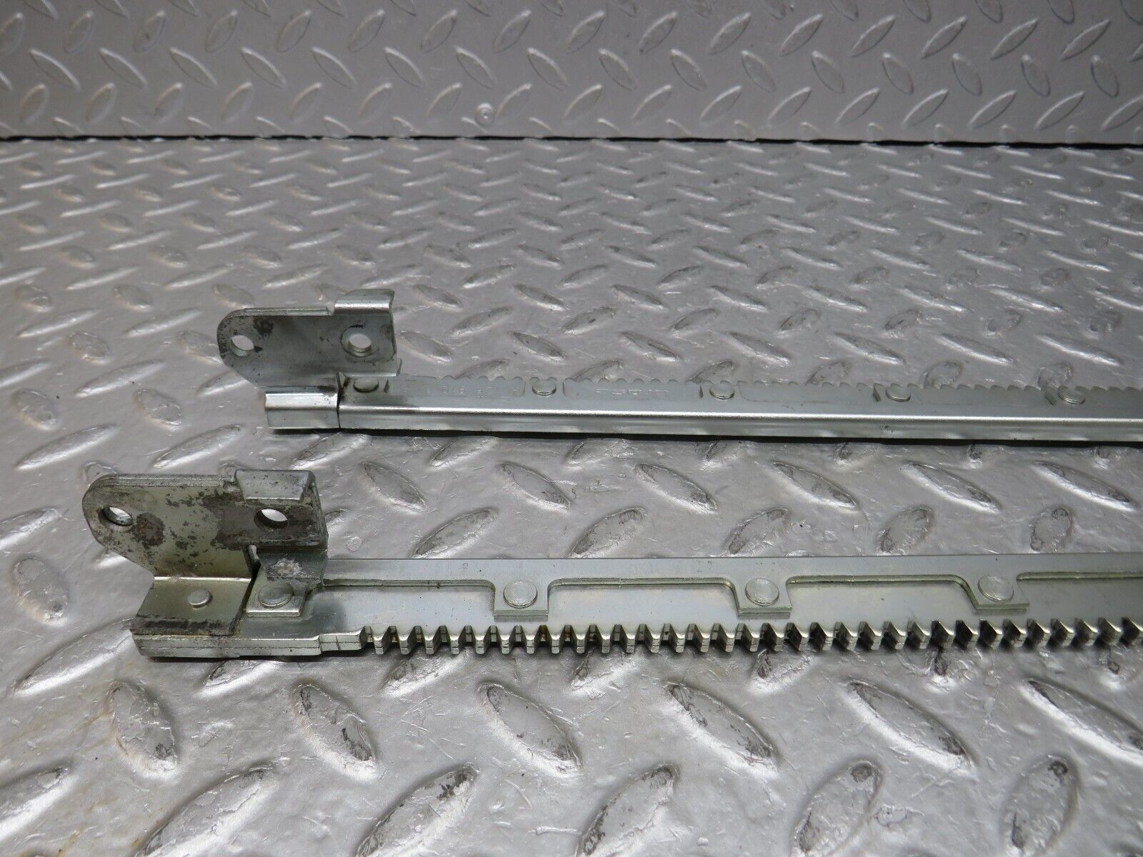 37084 Mercedes-Benz C126 420SEC Coupe Electric Seat Rail Pair 1269100184