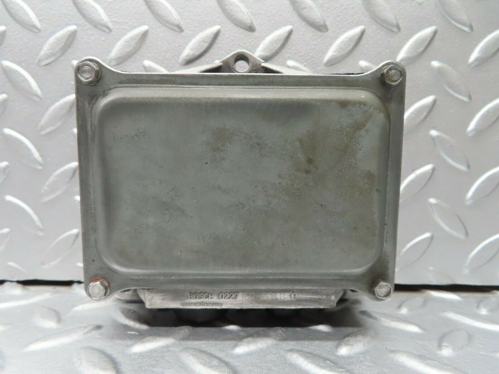 16660 Mercedes-Benz C107 380SLC Ignition Control Unit Bosch 0227100001