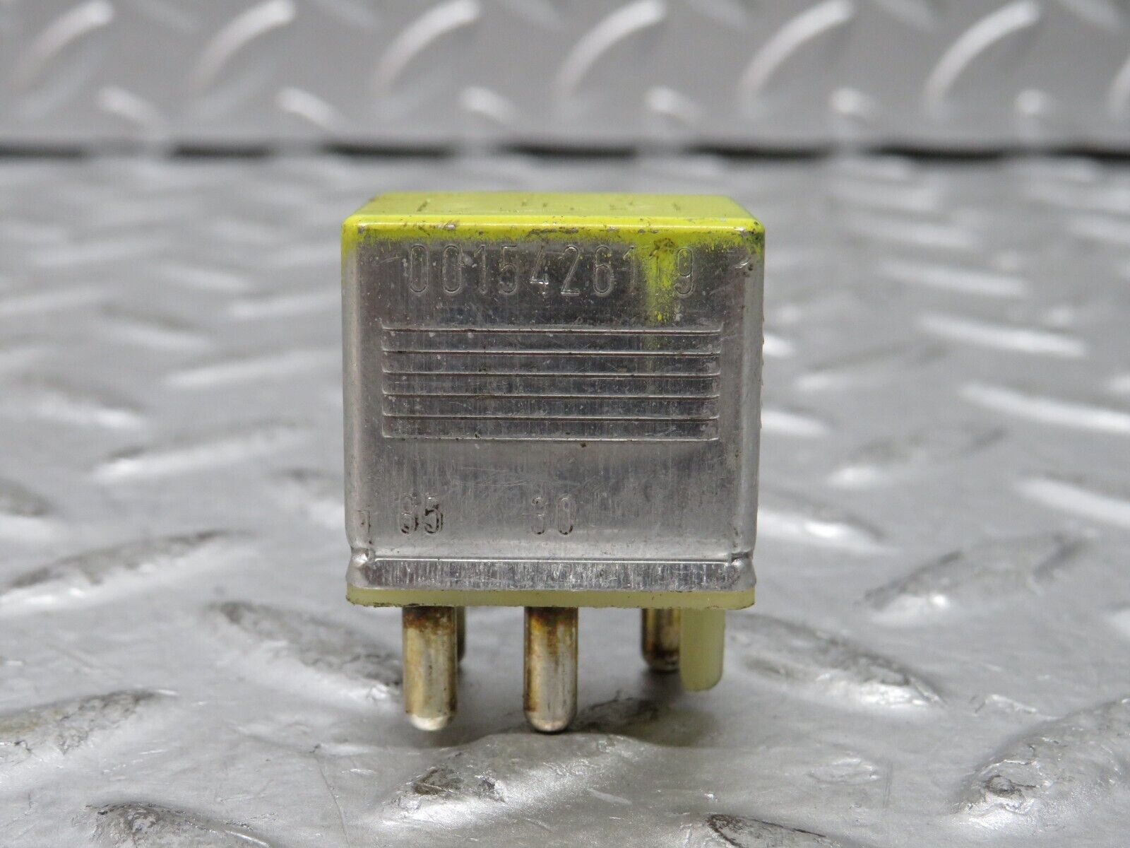 27199 Mercedes-Benz W123 280E Fuel Cut Off Relay 0015426119