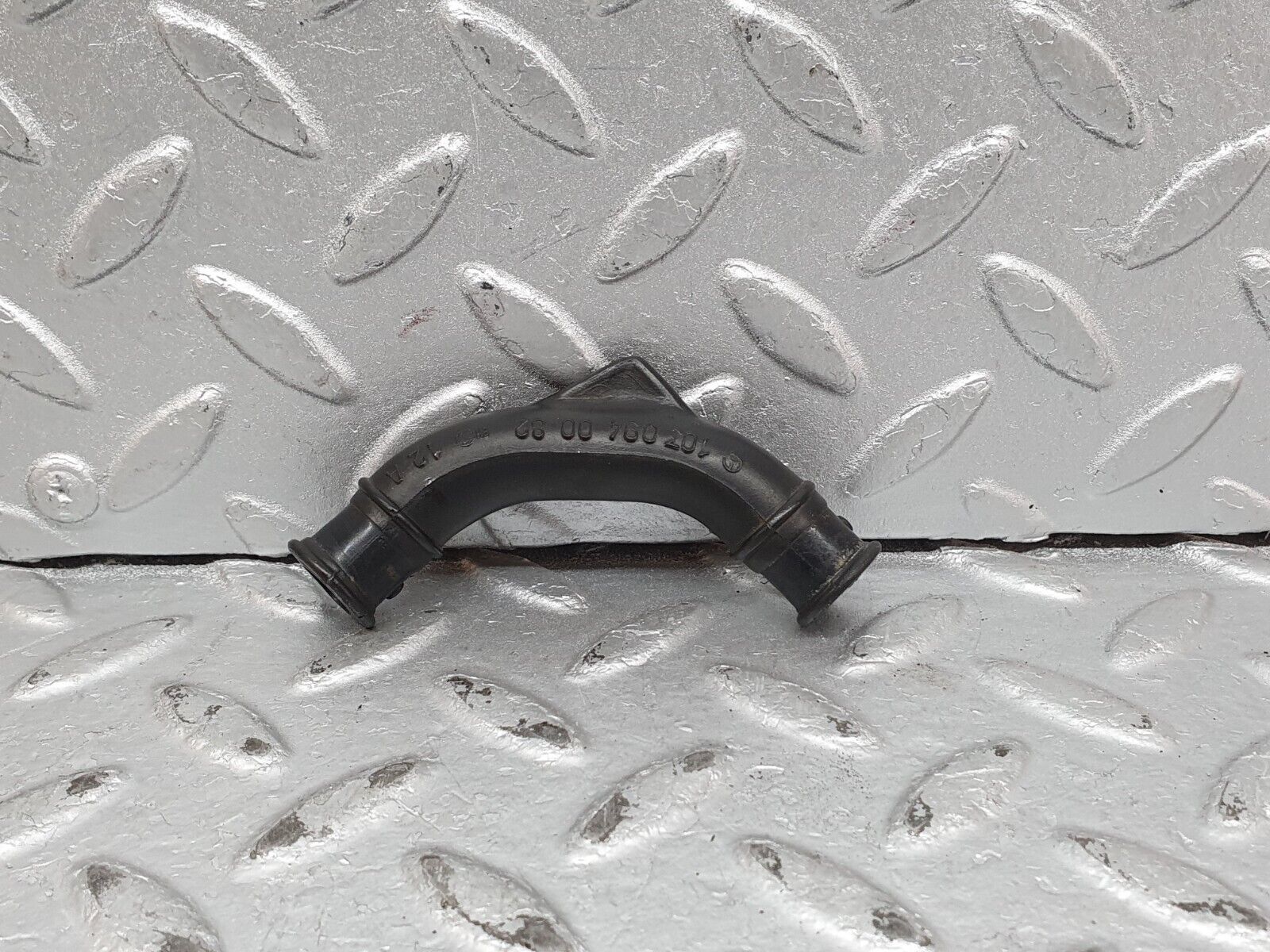 41250 Mercedes-Benz W126 300SE Engine Crankcase Breather Hose 1030940082