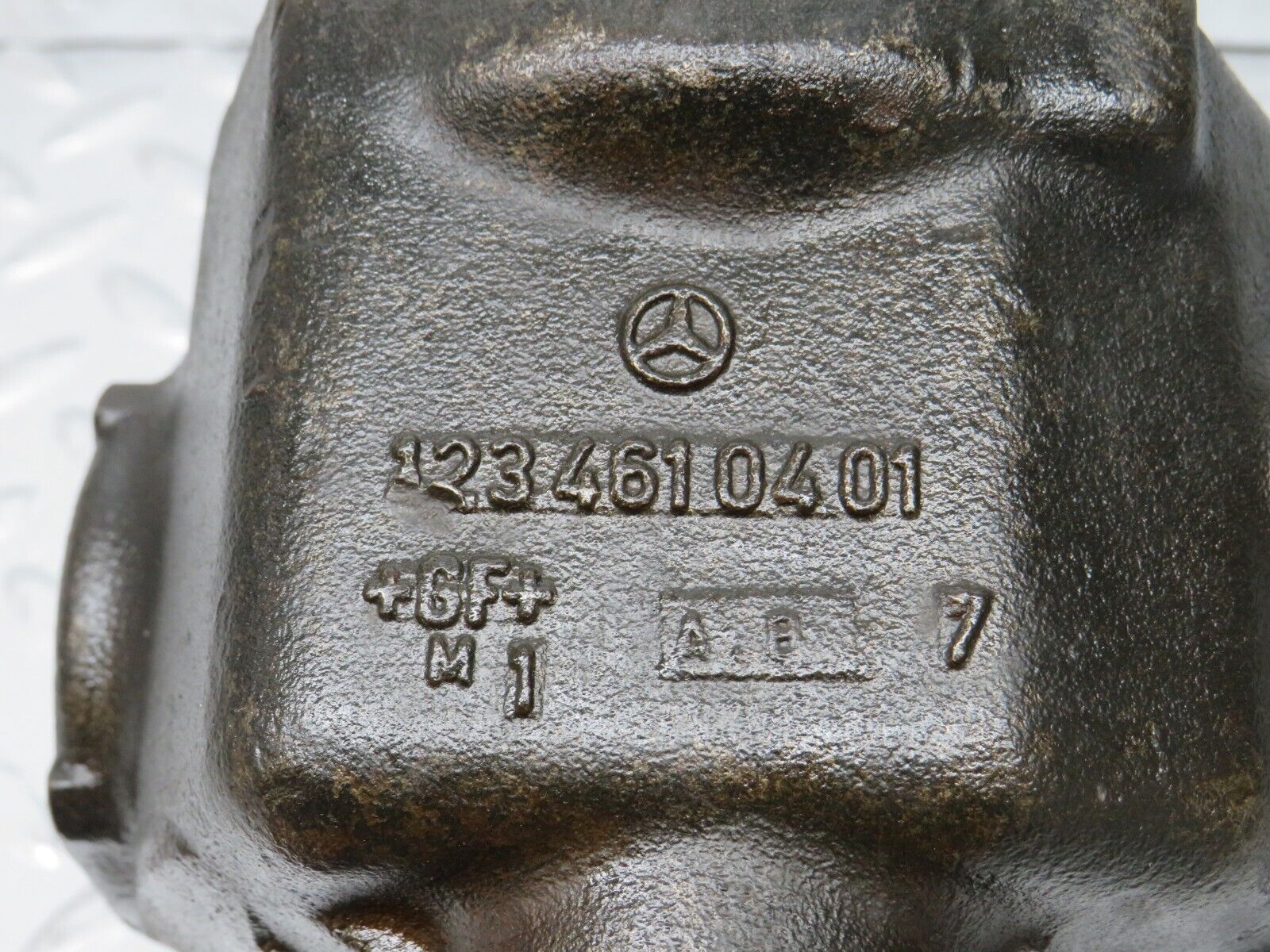 31062 Mercedes-Benz W123 200D Steering Box Steering Rack 1234610401