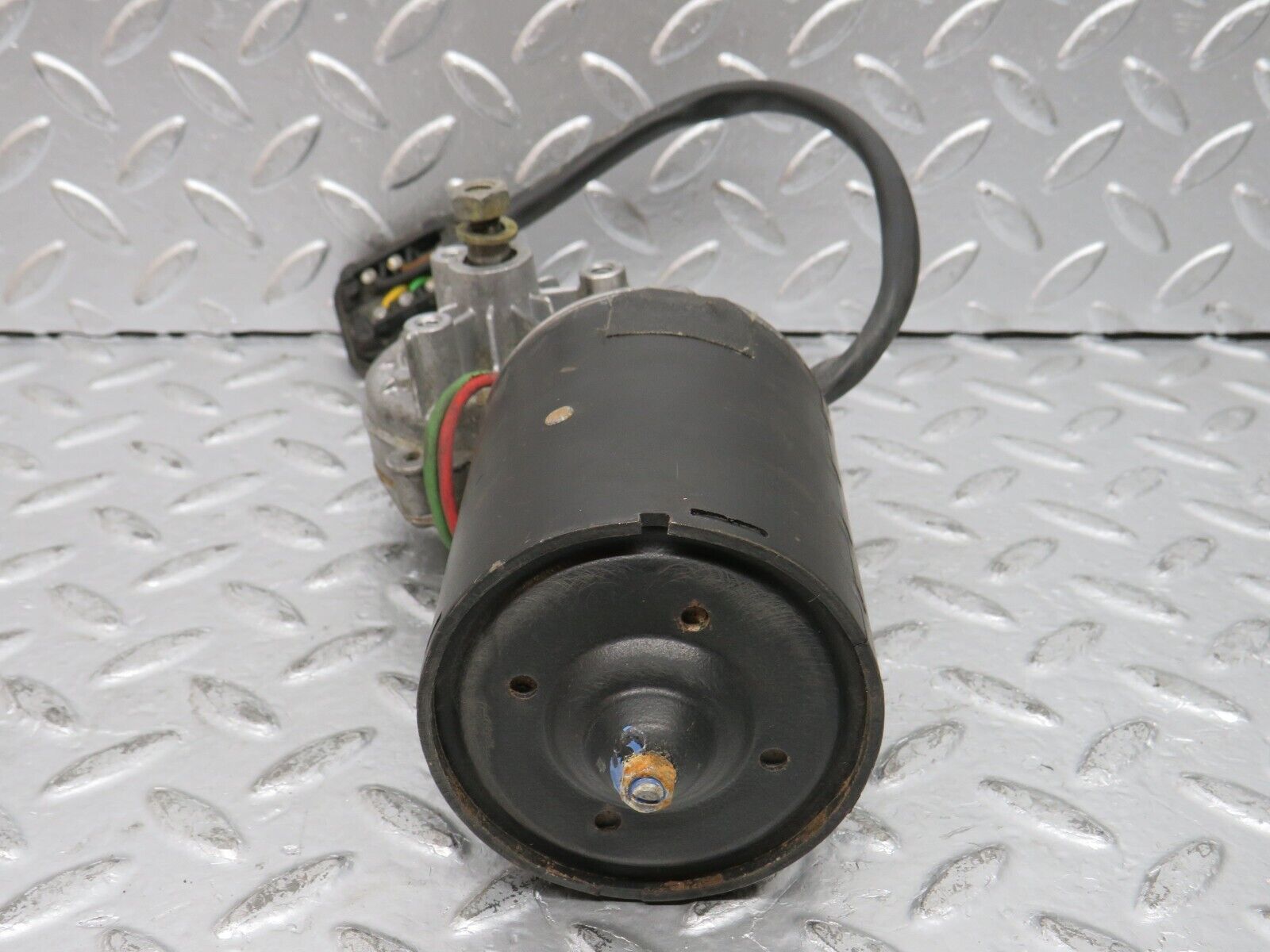 29889 Mercedes-Benz W123 230E Wiper Motor Bosch 0390341077