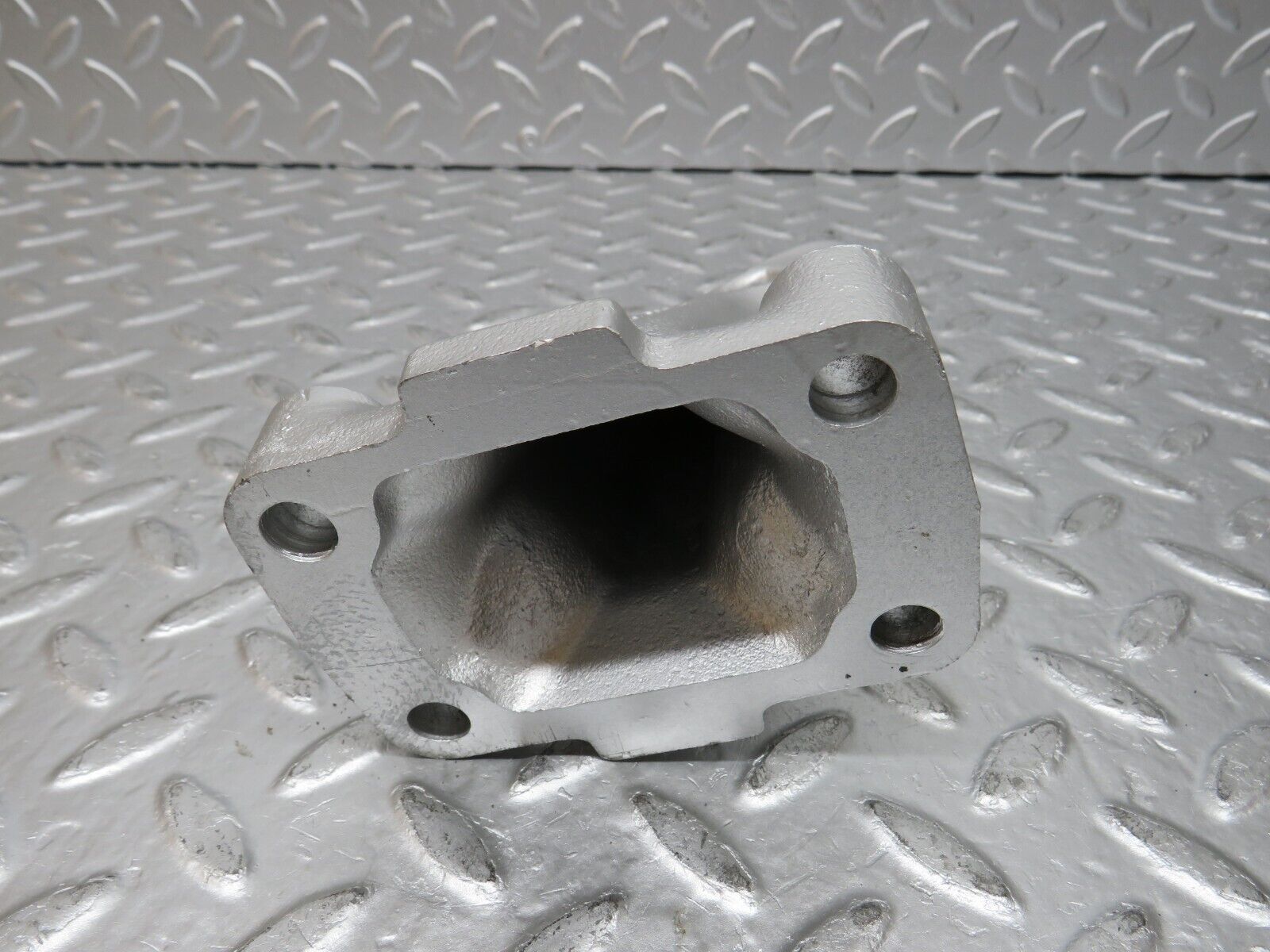 0880 Mercedes-Benz W123 240D Engine Mount Bracket Left Side 6152231304