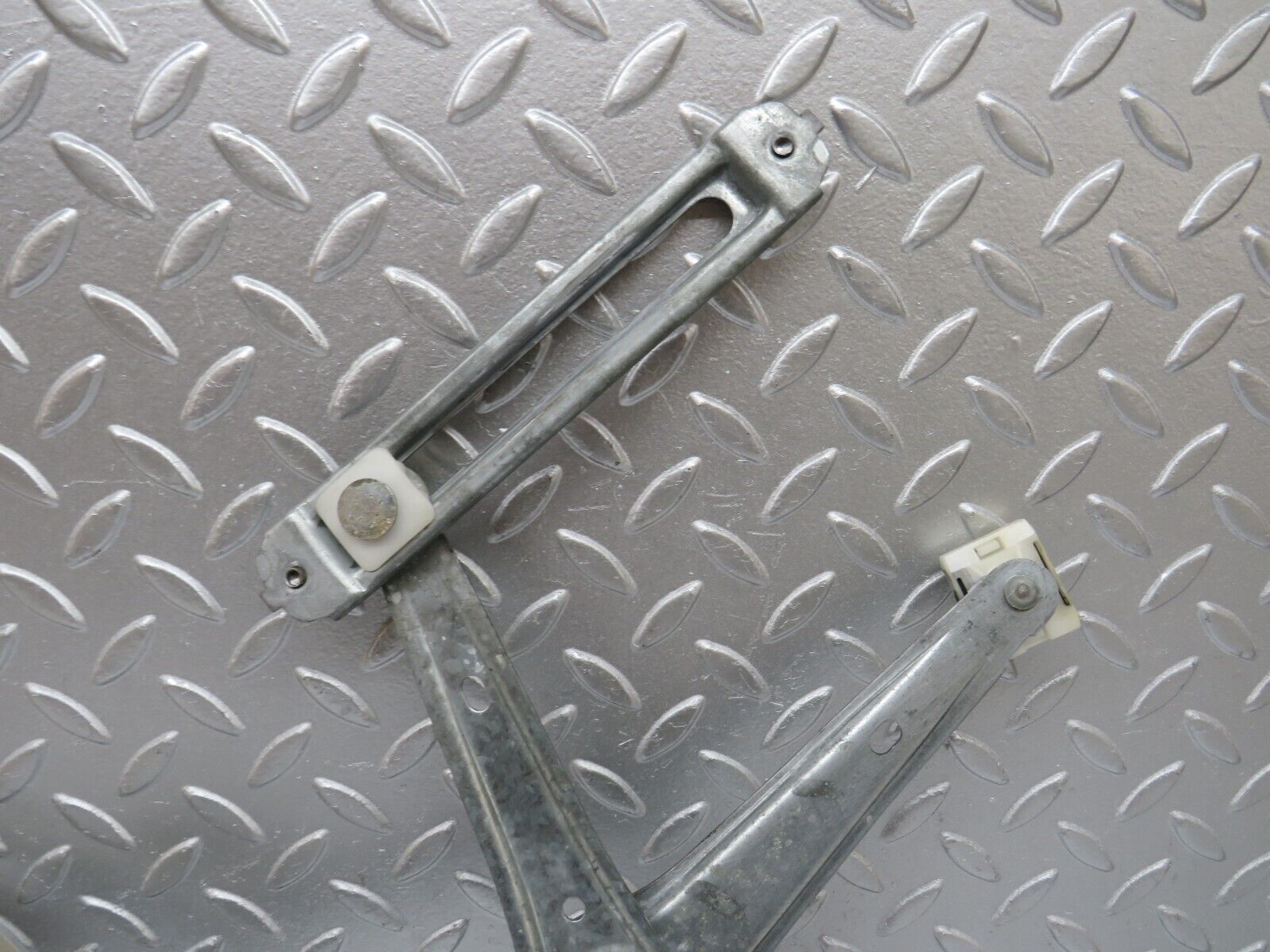 33391 Mercedes-Benz W202 C180 Front Right Power Window Regulator