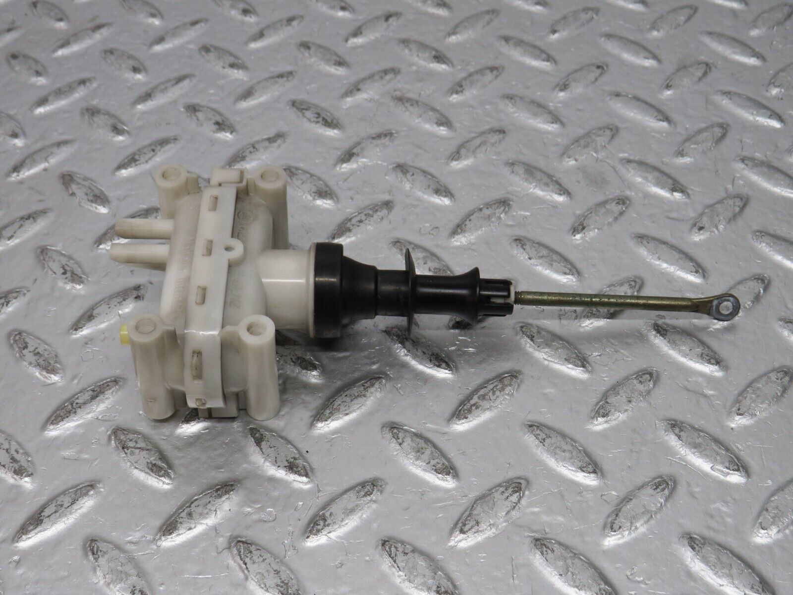 31640 Mercedes-Benz W201 190LE 1.8L Door Lock Vacuum Actuator Rear Left