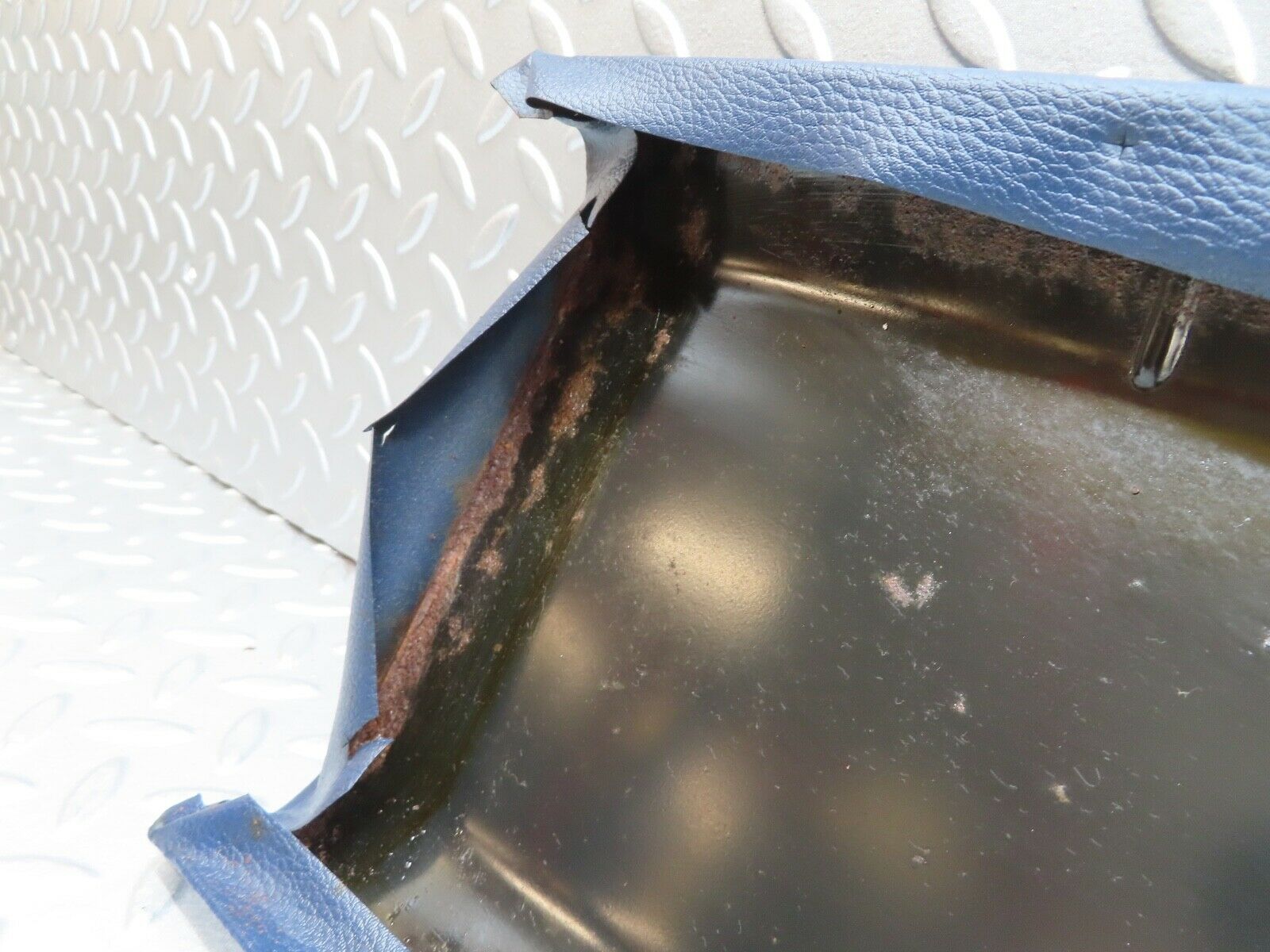 17512 Mercedes-Benz W116 450SEL B Pillar Cover Left Side Blue