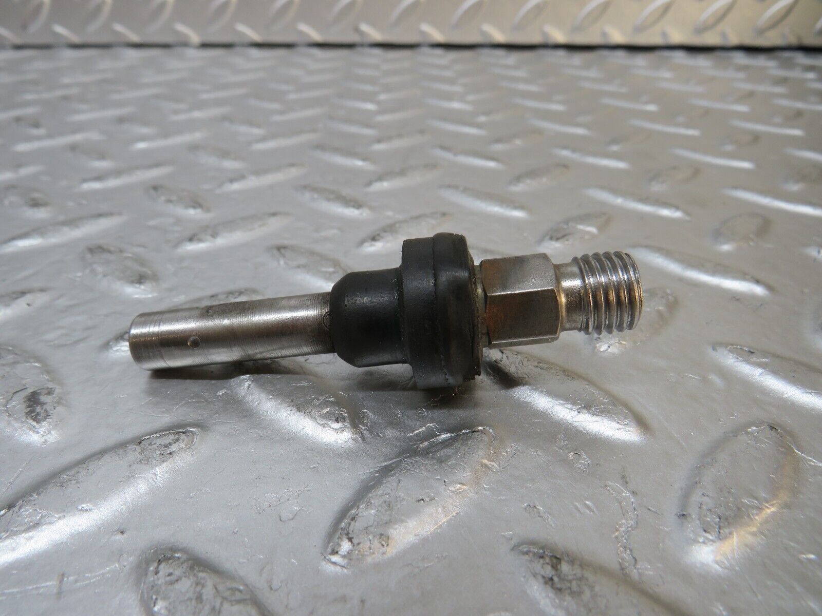 29928 Mercedes-Benz W123 230E Fuel Injector Bosch 0437502010