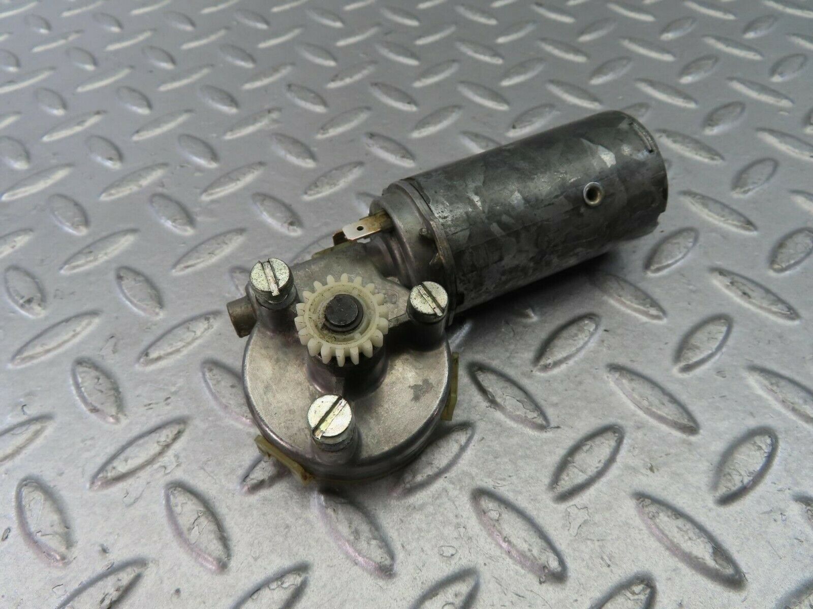 9246 Mercedes-Benz C124 300CE Coupe Seat Belt Presenter Motor Left 0390206695