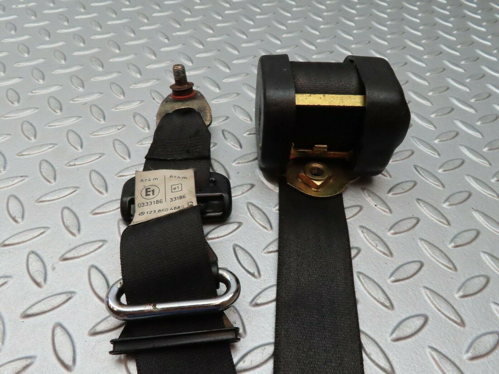 4404 Mercedes-Benz W123 230E Front Right Seat Belt 1238604886