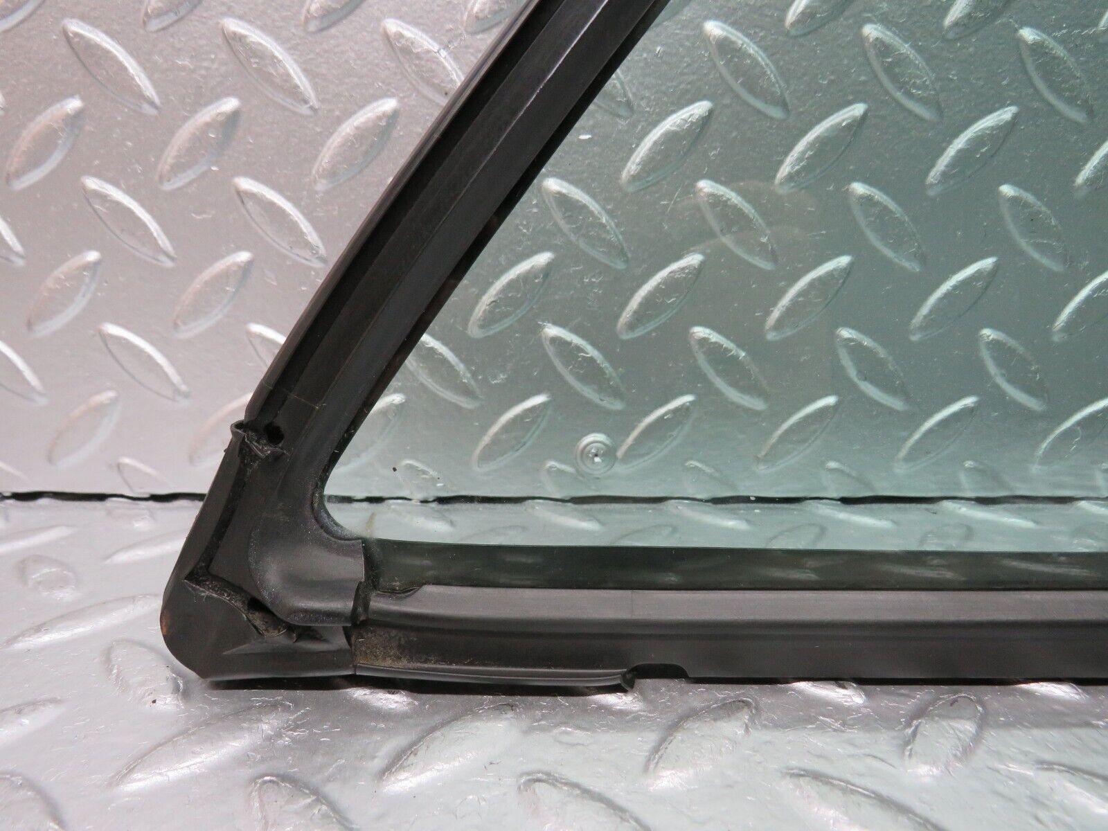 30443 Mercedes-Benz W124 230E Rear Right Quarter Window Glass 1247350624