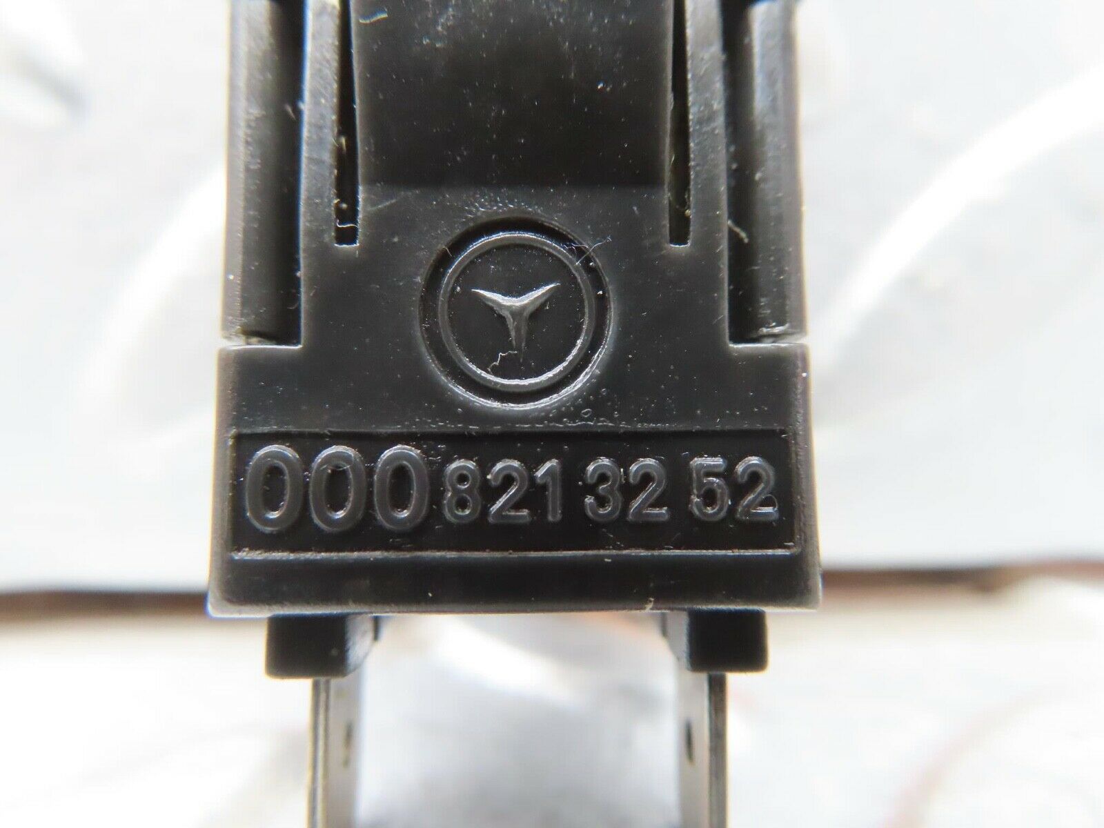 13677 Mercedes-Benz W123 200 Glove Box Light Switch 0008213252