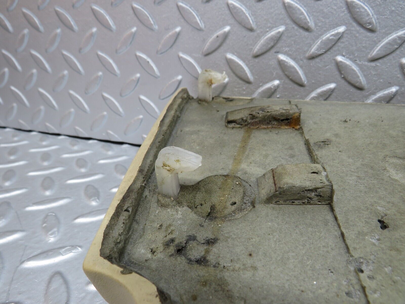 36861 Mercedes-Benz C126 420SEC Left Door Interior Handle Armrest Beige