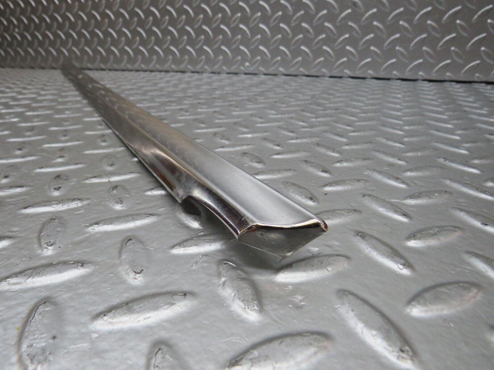 26406 Mercedes-Benz W116 450SE Front Left Door Chrome Trim