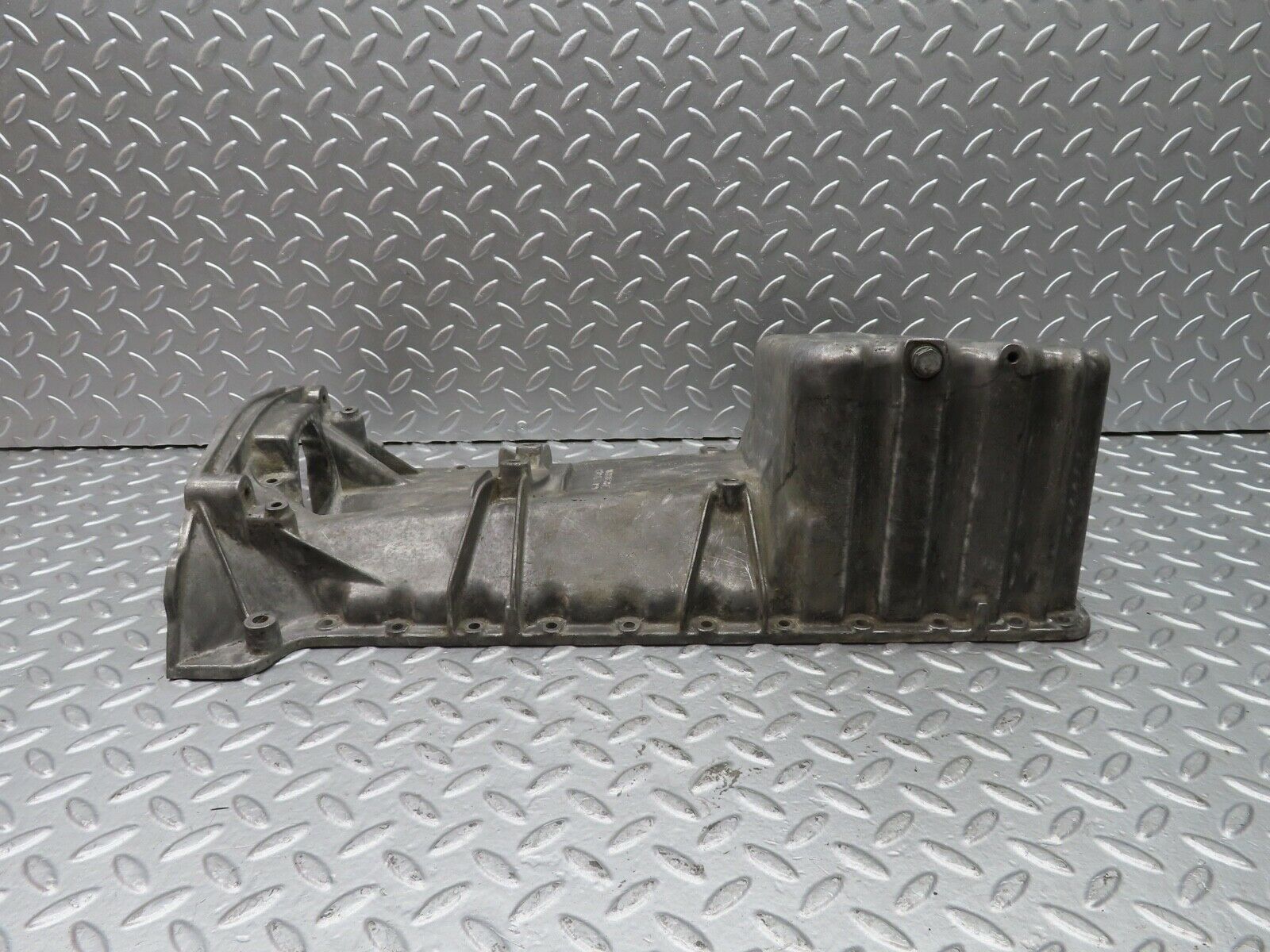 21368 Mercedes-Benz W123 230E Oil Pan Oil Sump 1020141702