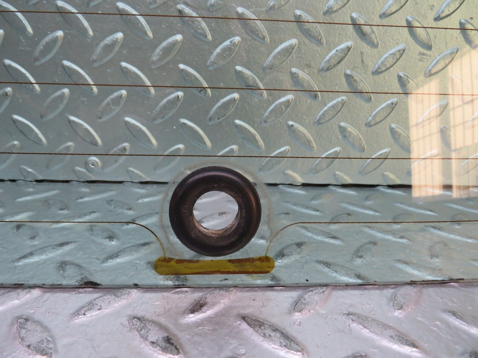 28404 Mercedes-Benz S123 240D Wagon Heated Rear Windscreen 1237400157