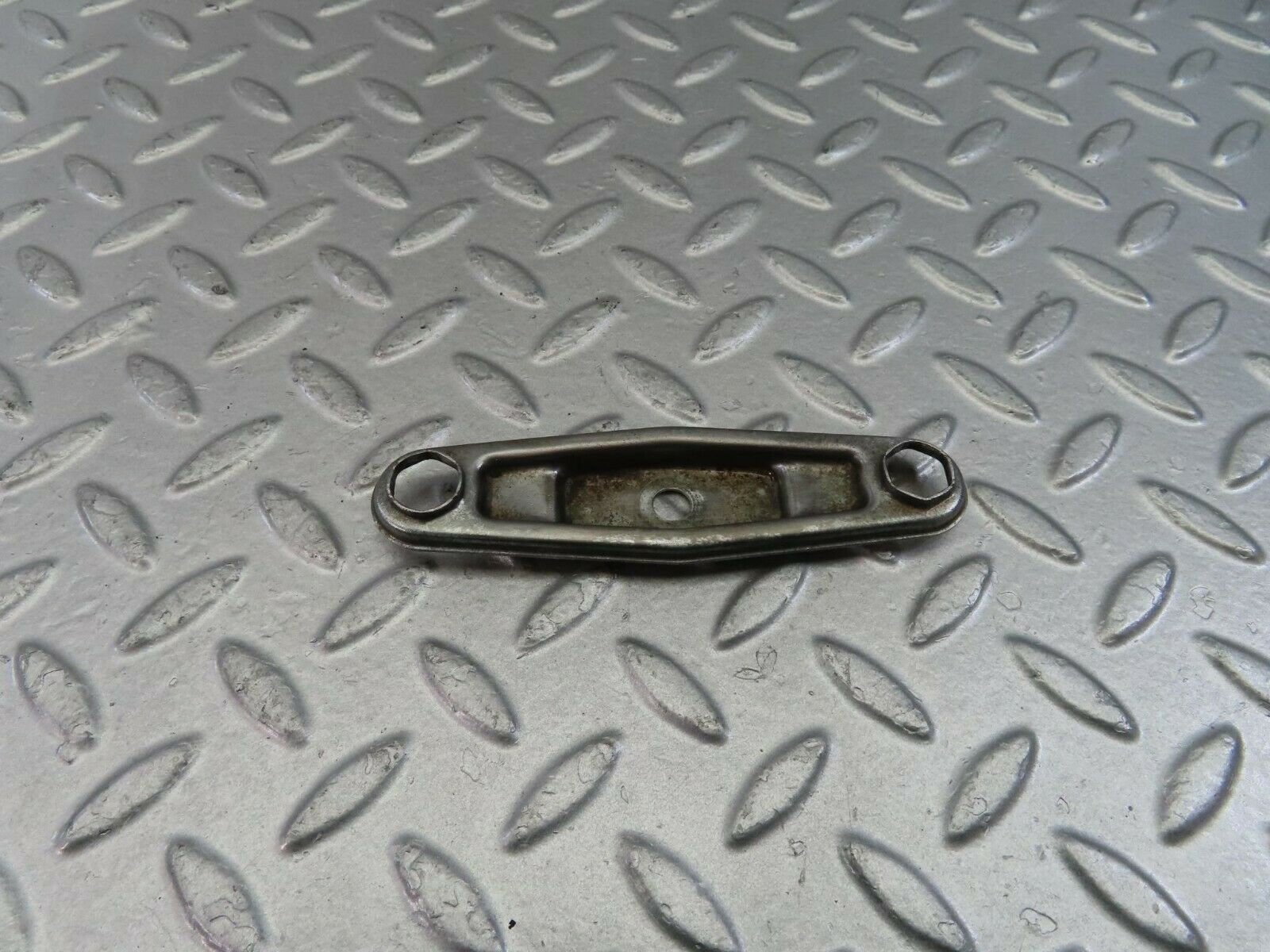 10083 Mercedes-Benz C123 230CE Coupe Fuel Injector Nozzle Clamp Bracket