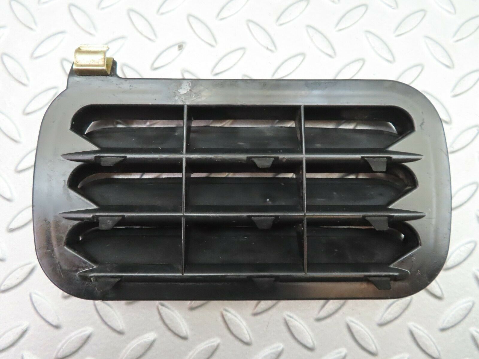 5579 Mercedes-Benz W124 230E Rear Air Intake Vent Left 1248370230