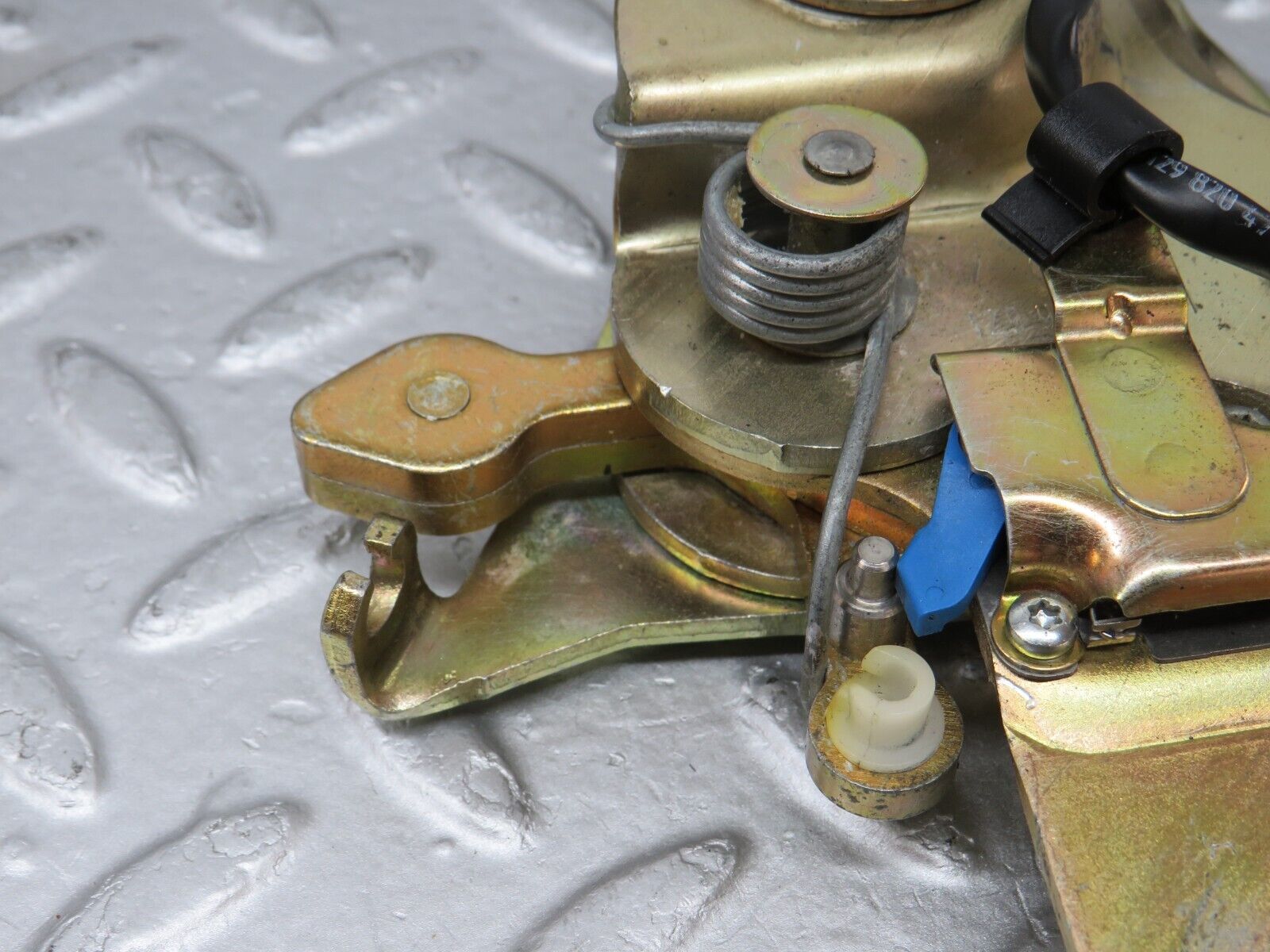 36824 Mercedes-Benz R129 300SL-24 Front Right Seat Recline Mechanism 1298200407 1136201019