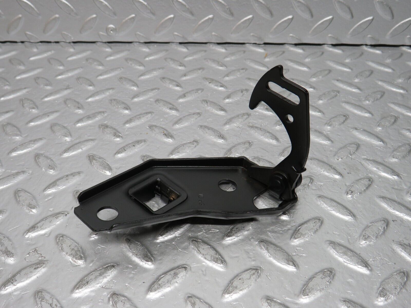 31456 Mercedes-Benz S124 220TE Wagon Bonnet Release Latch 1248800360