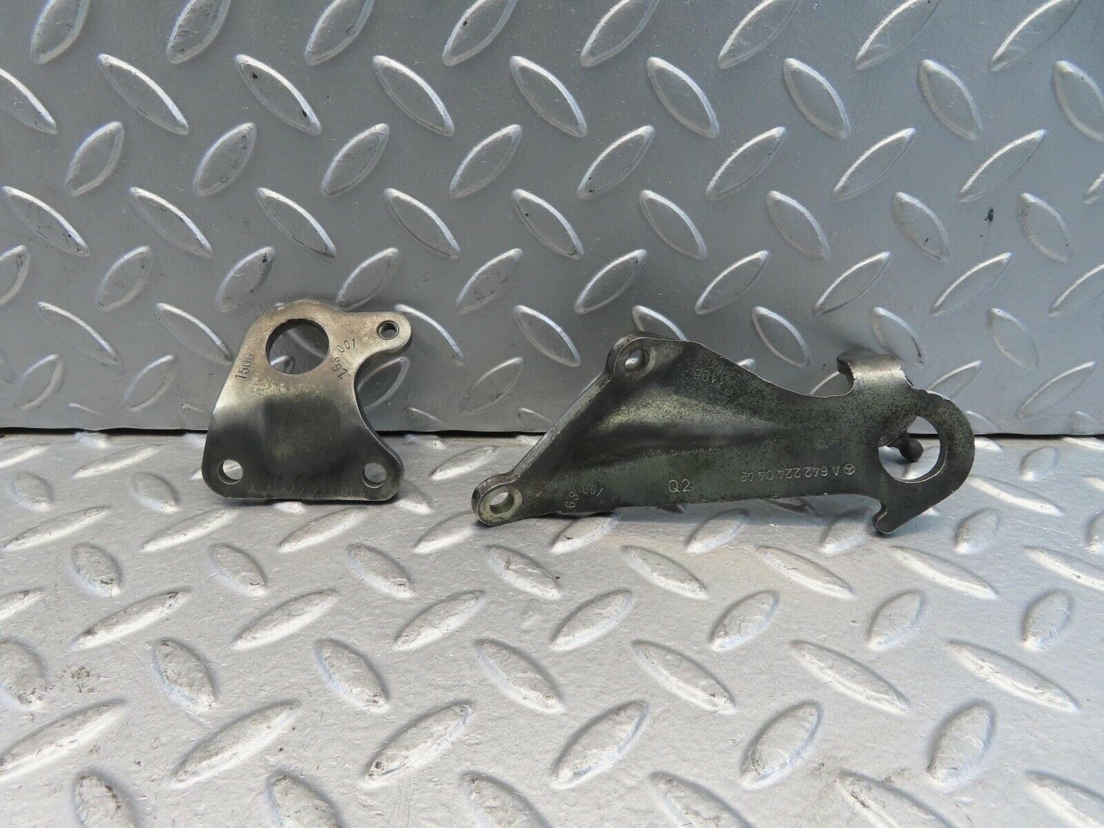 11311 Mercedes-Benz W221 S320 Engine Brackets