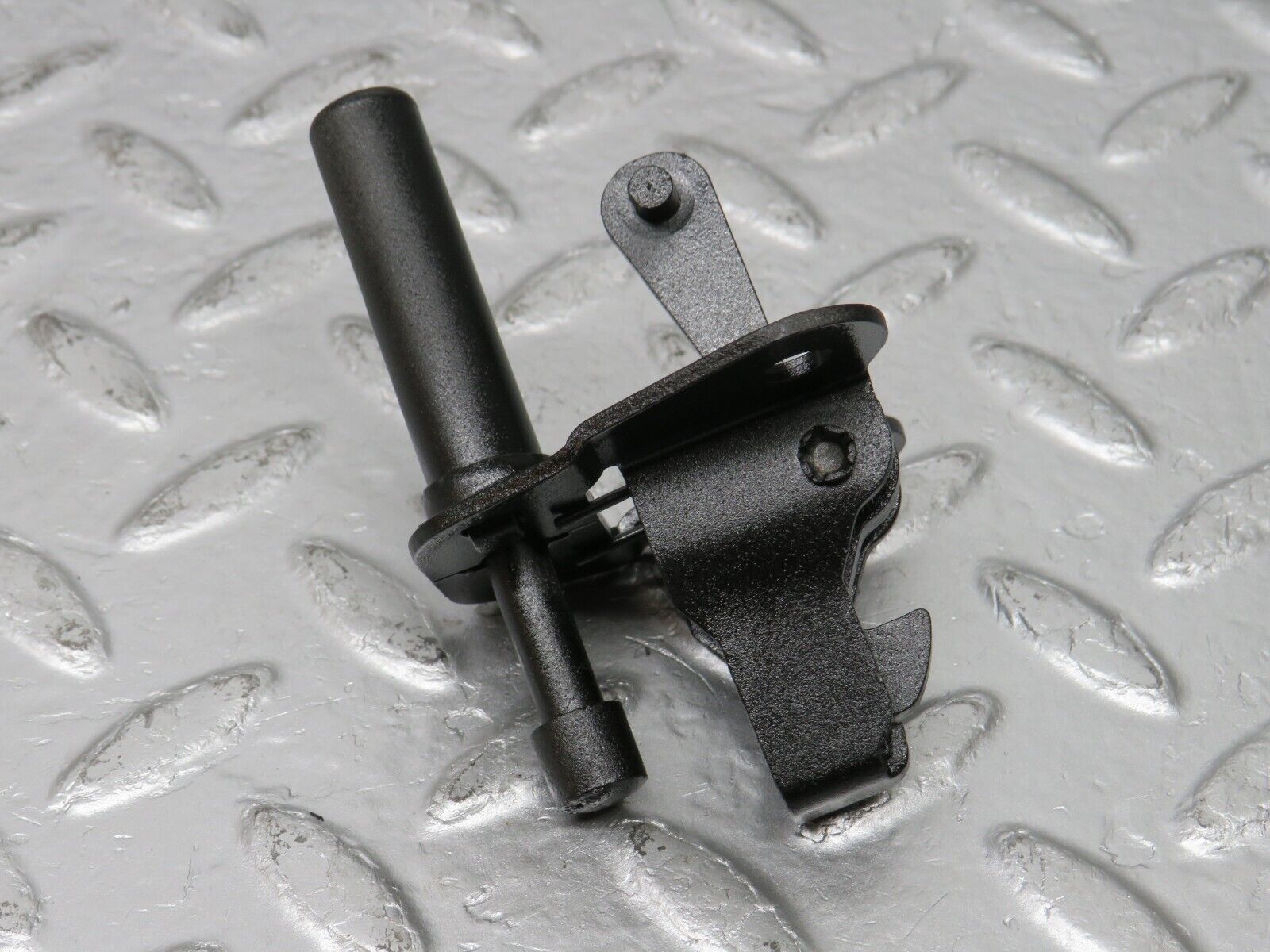 33789 Mercedes-Benz W201 190E 2.0L Bonnet Lock Catch 2018800260