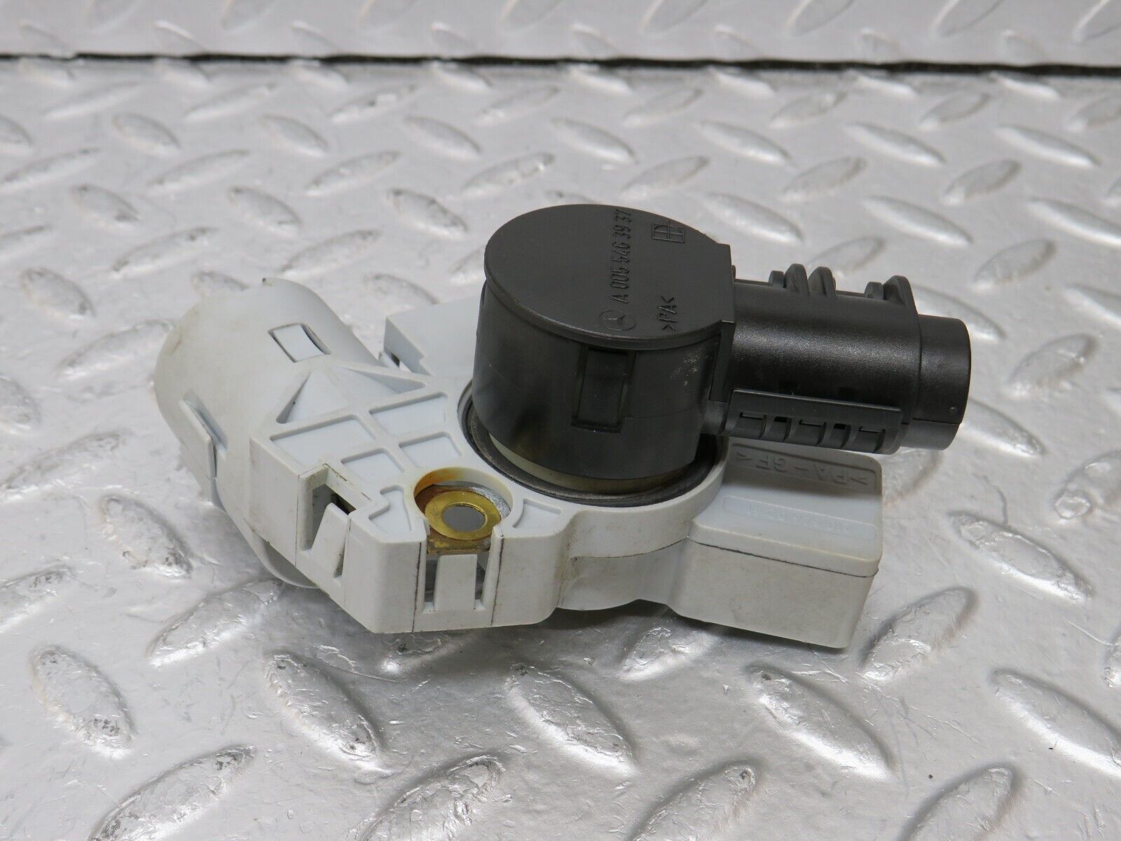 34897 Mercedes-Benz W210 320E Battery Positive Cable Connector 0055463937