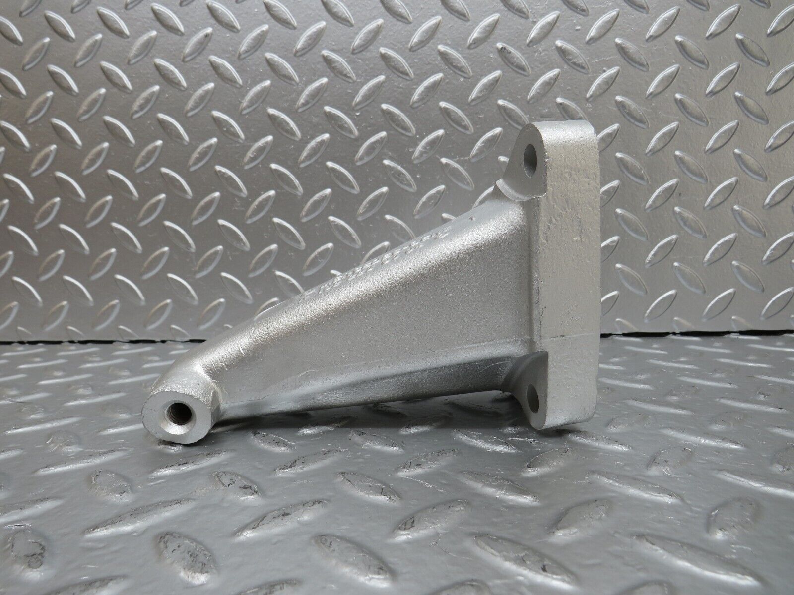 25487 Mercedes-Benz W123 200 Engine Mount Bracket Right Side 1022230304