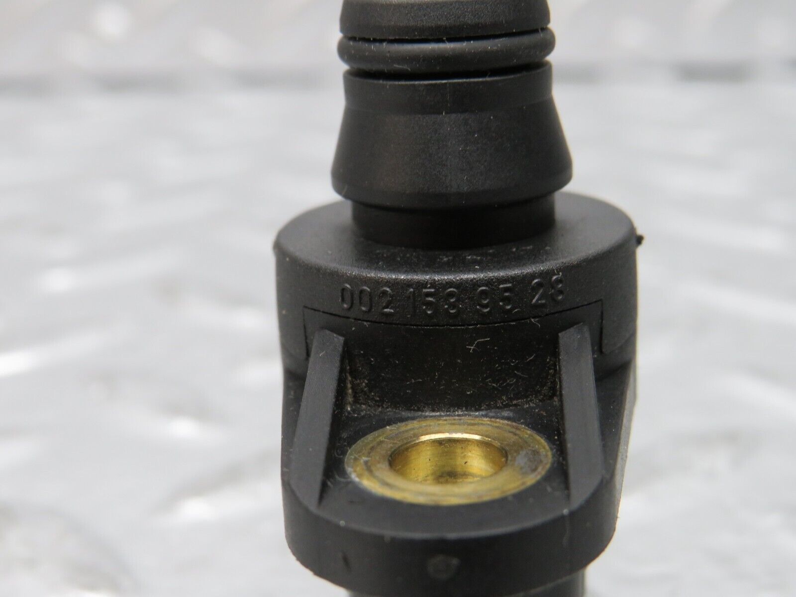 31464 Mercedes-Benz S124 220TE Wagon Camshaft Position Sensor 0021539528