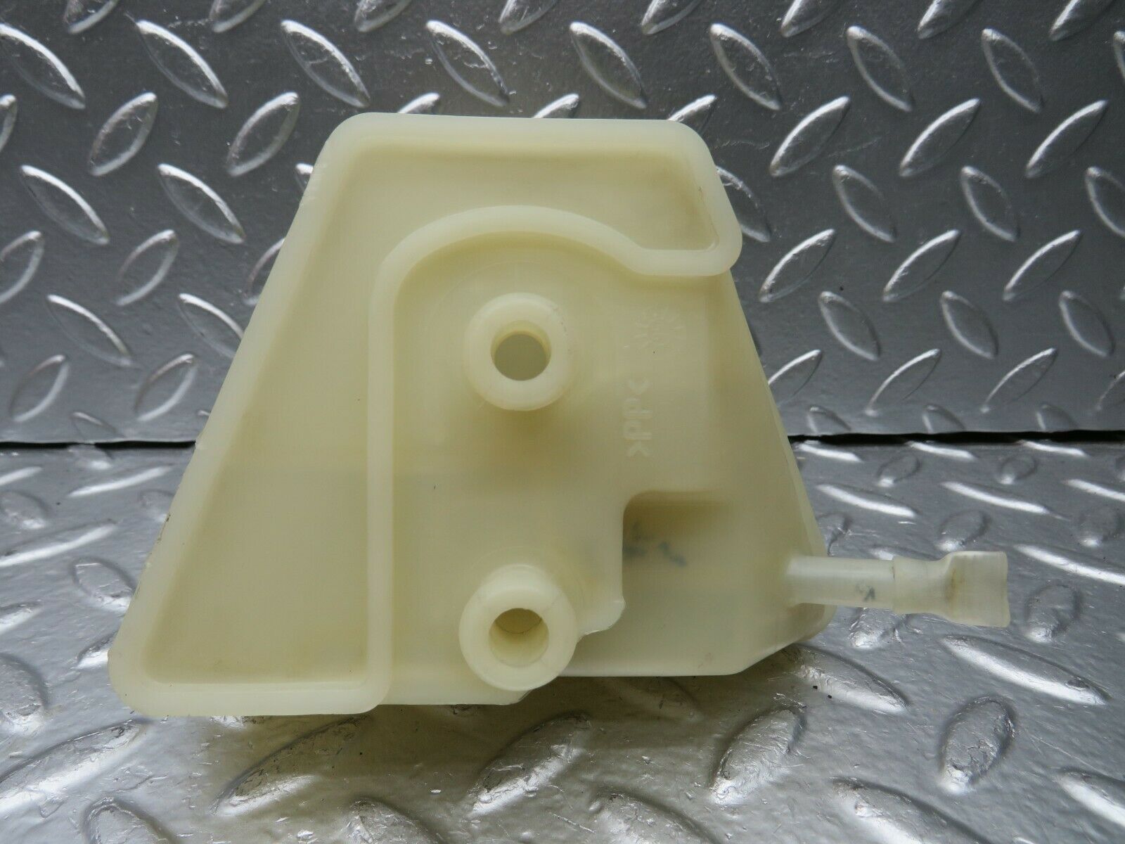 22416 Mercedes-Benz C124 E220 Coupe Brake Fluid Reservoir Tank 2024300002