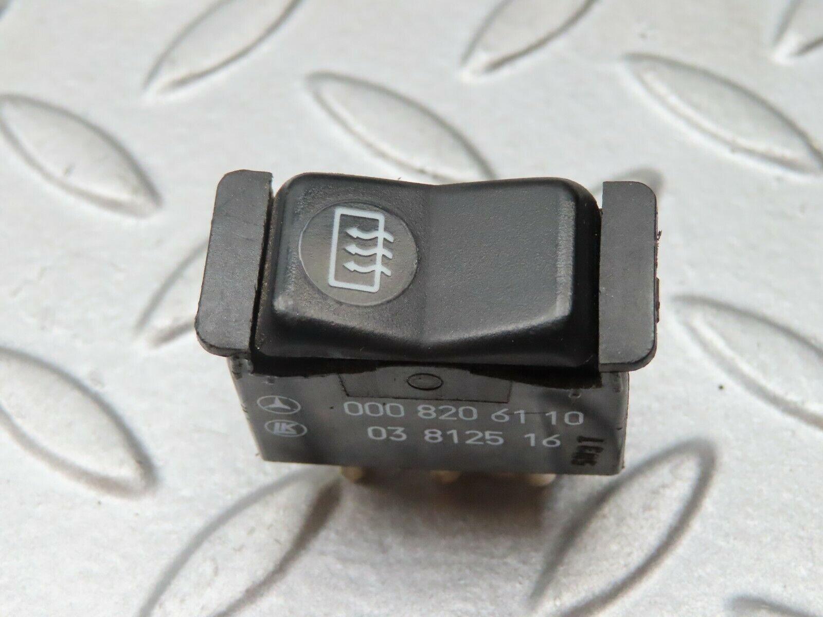 4197 Mercedes-Benz S123 200T Wagon Rear Window Defroster Switch 0008206110