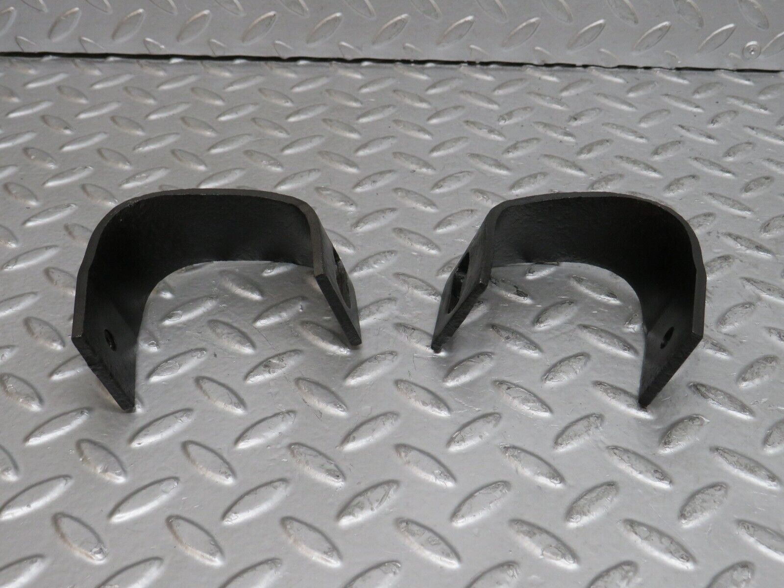 29672 Mercedes-Benz W123 230E Front Bumper Bracket