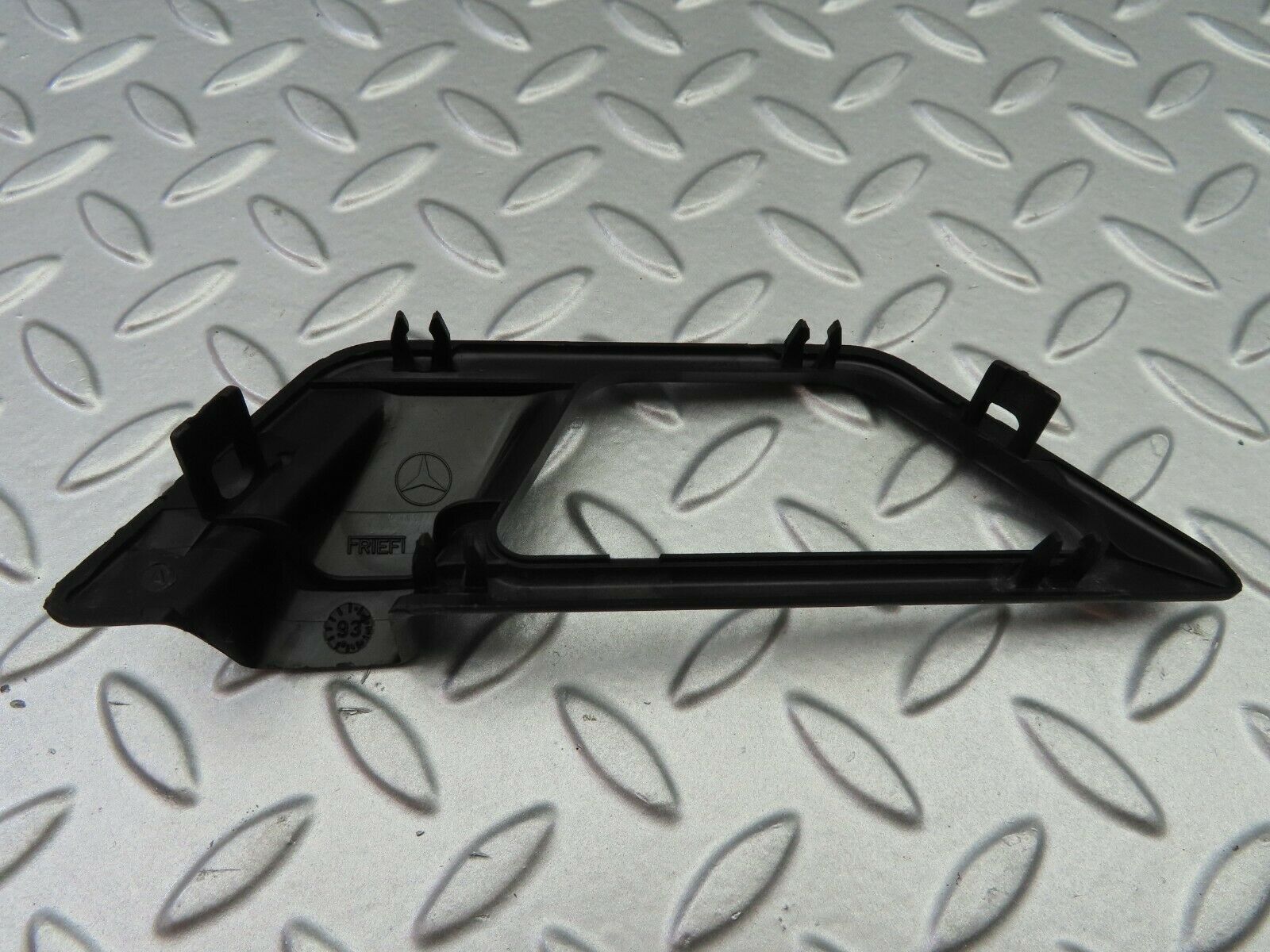 6432 Mercedes-Benz S124 E220 Wagon Door Opener Frame Front Right