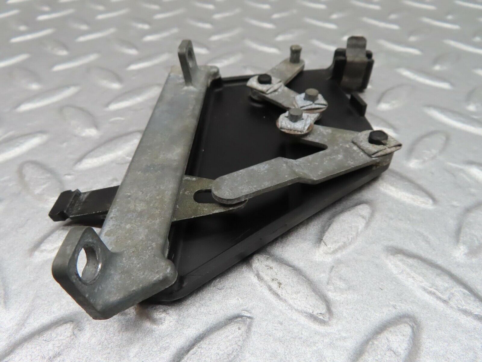 14000 Mercedes-Benz C107 280SLC Air Vent Control Lever Left 1078300385