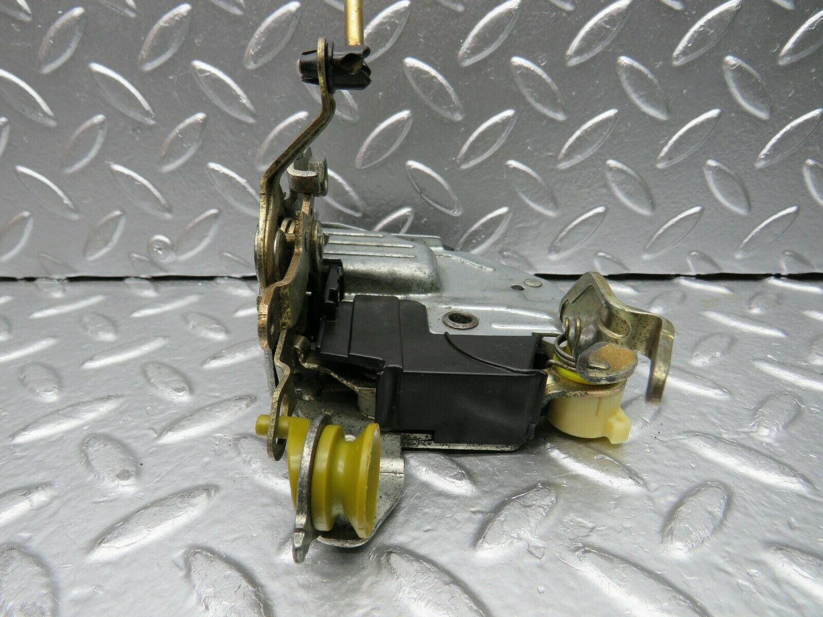 22379 Mercedes-Benz C124 E220 Coupe Right Door Lock Mechanism