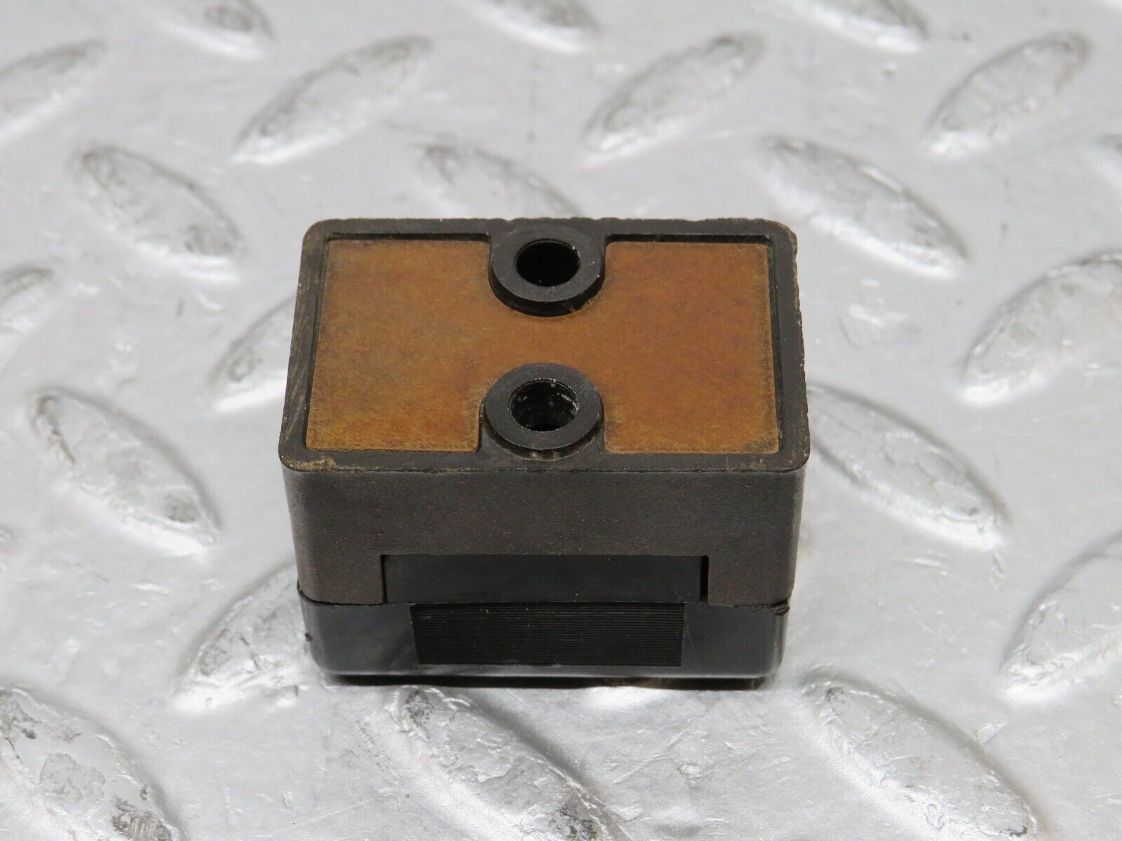 37324 Mercedes-Benz W109 300SEL Fuse Box Connector