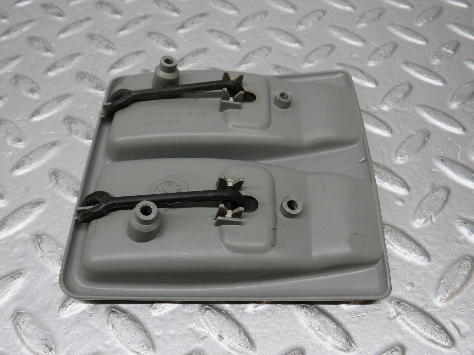 32722 Mercedes-Benz S124 300TE Wagon Seat Belt Buckle Holder 1246840418