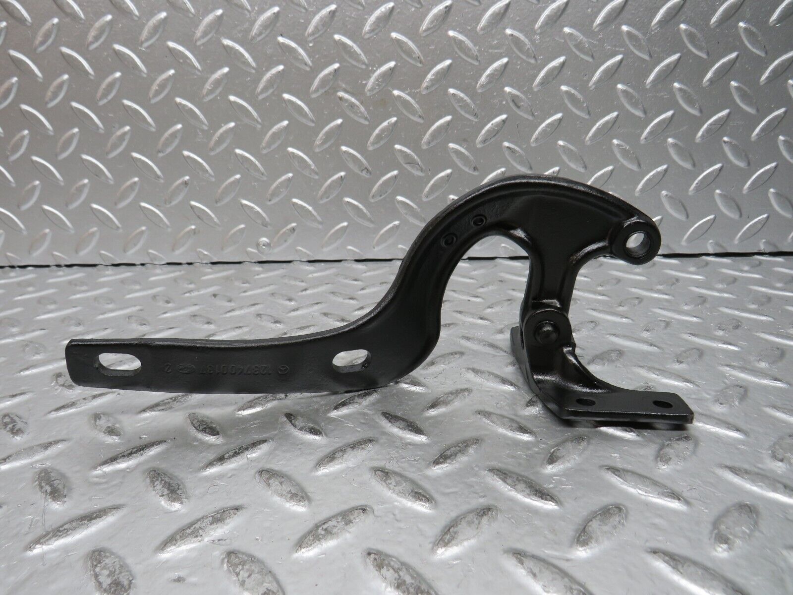 28400 Mercedes-Benz S123 240D Wagon Tailgate Hinge Right 1237400137