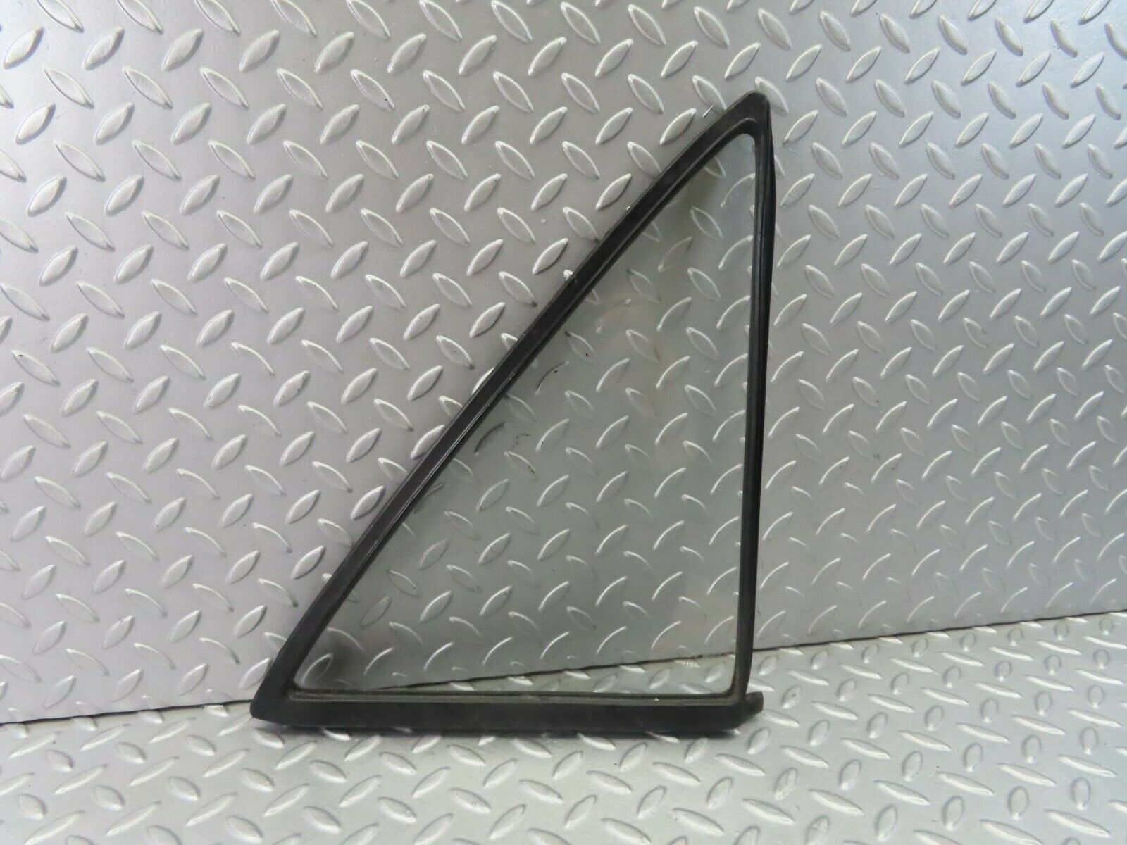 8282 Mercedes-Benz W115 Rear Left Quarter Glass