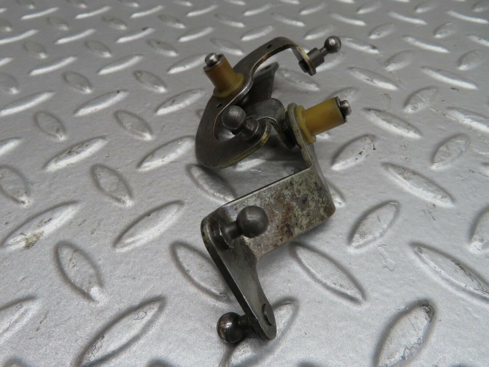 15455 Mercedes-Benz W123 230E Throttle Linkage