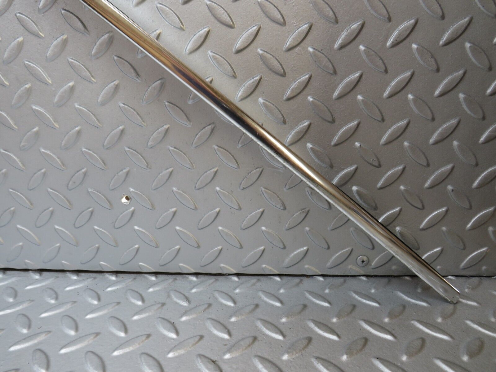 37028 Mercedes-Benz C126 420SEC Coupe Roof Chrome Trim Right Side