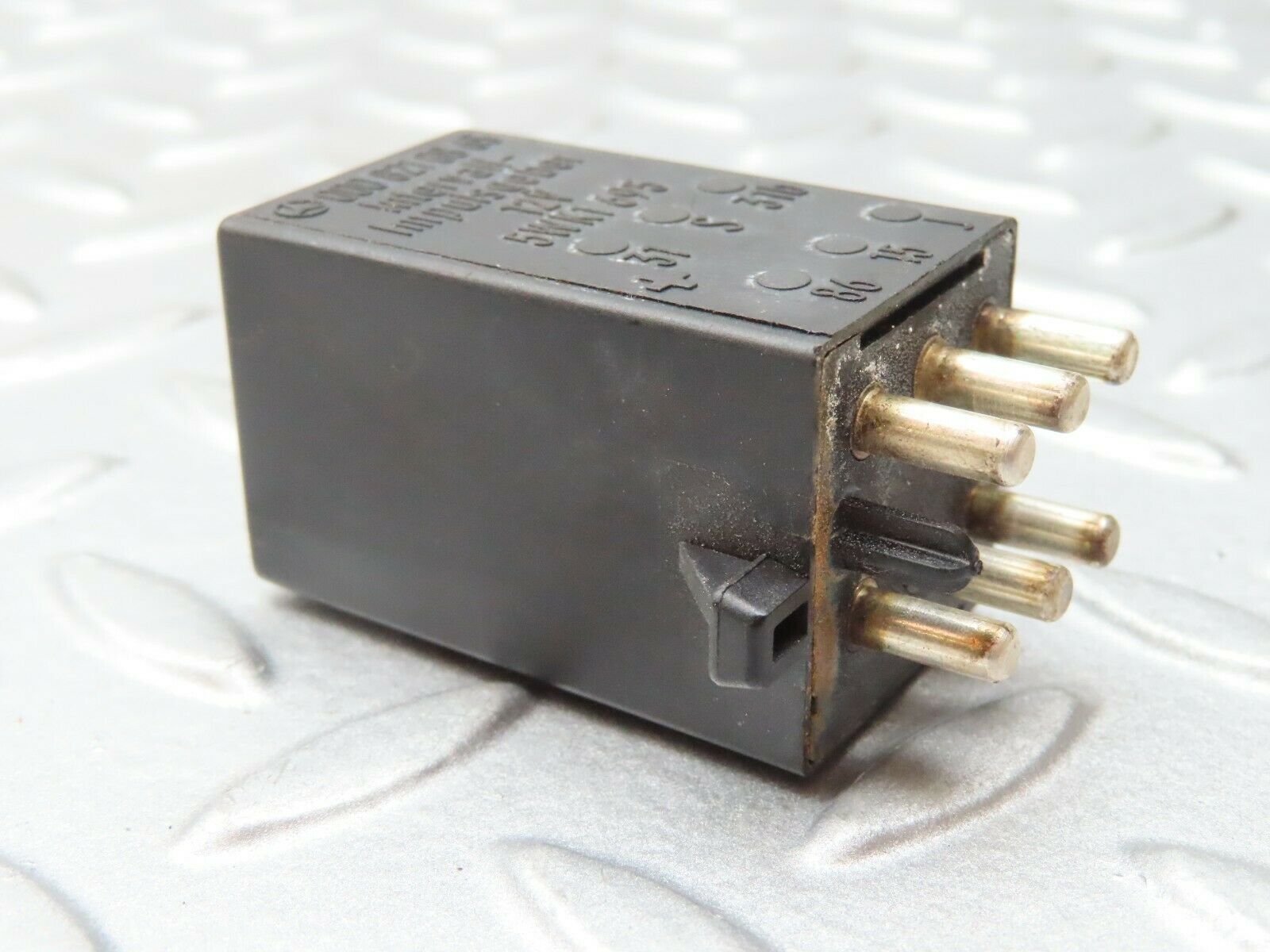 4195 Mercedes-Benz S123 200T Wagon Intermittent Wiper Relay 0008210863