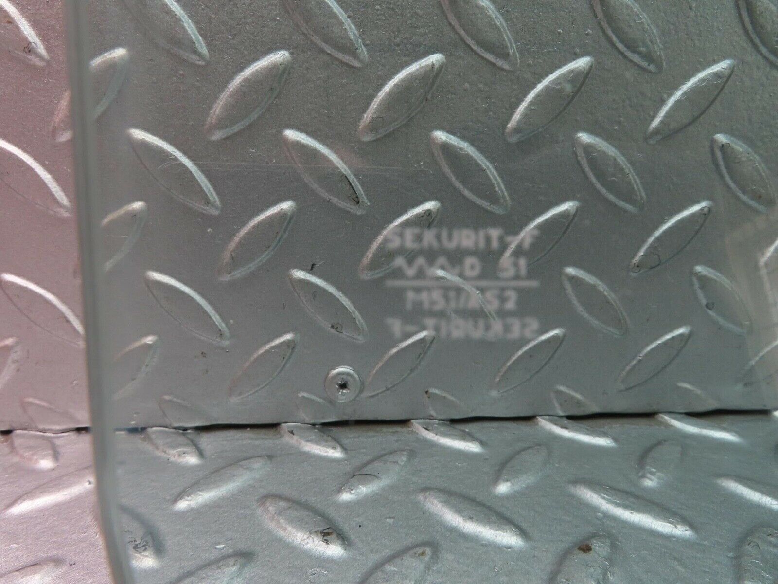 13076 Mercedes-Benz W111 220S Front Right Door Window Glass