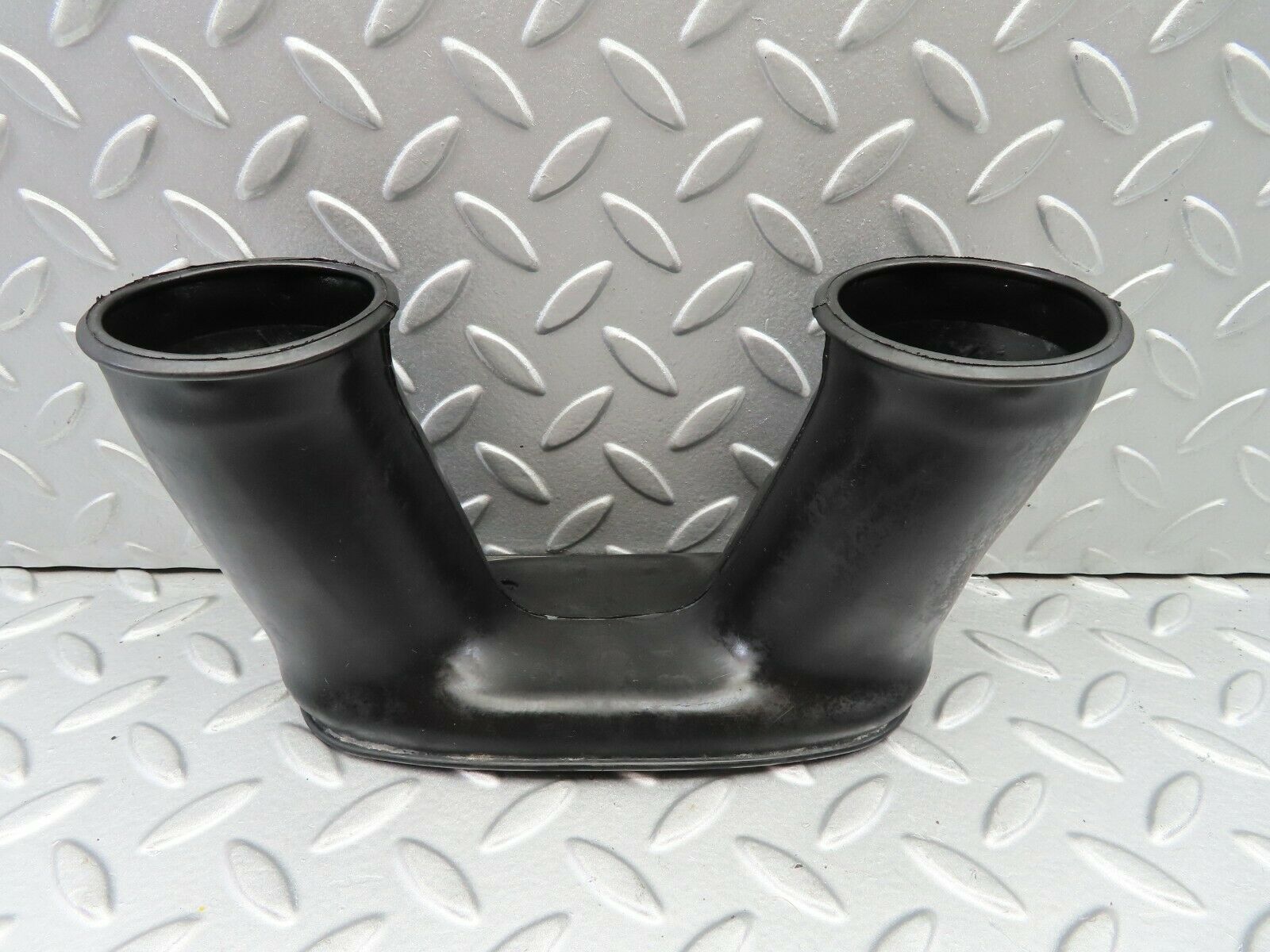 6933 Mercedes-Benz C107 350SLC Coupe Air Duct Hose Rubber 1078310188