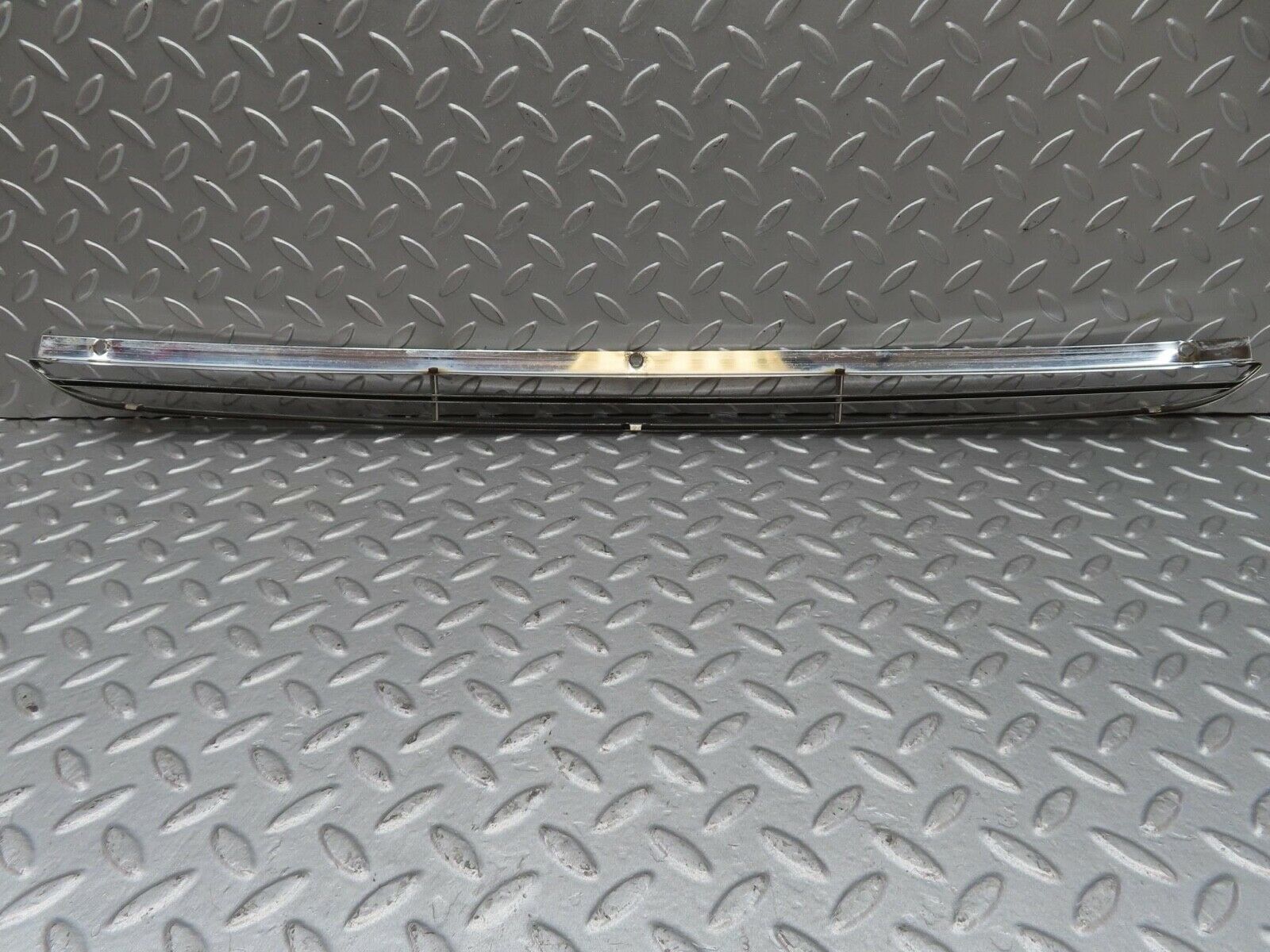 13082 Mercedes-Benz W111 220S Air Intake Chrome Grill