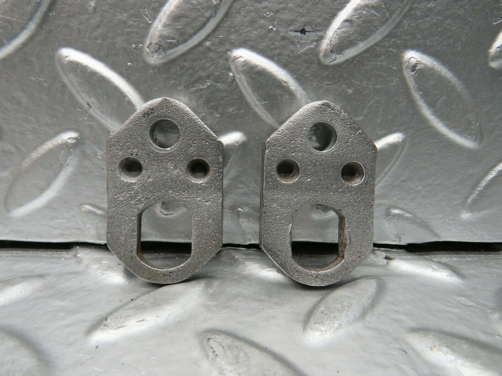 23172 Mercedes-Benz C107 450SLC Coupe Fuel Injector Bracket Pair